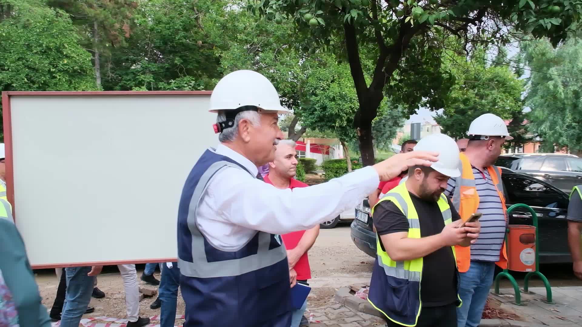 Adana Büyükşehir Belediye Başkanı Karalar, asbestli boruların değiştirilmesi çalışmalarını yerinde inceledi