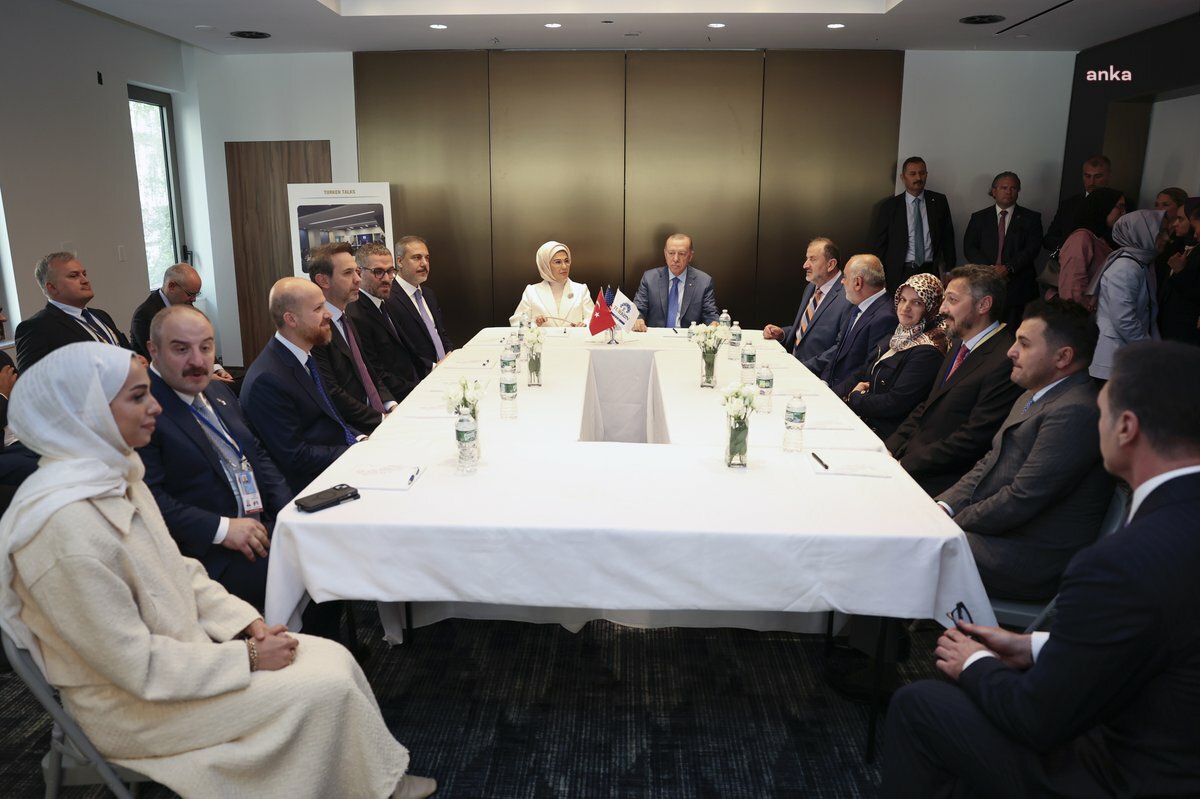 Cumhurbaşkanı Erdoğan, New York'ta TURKEN Foundation'ın yurt binasını ziyaret etti