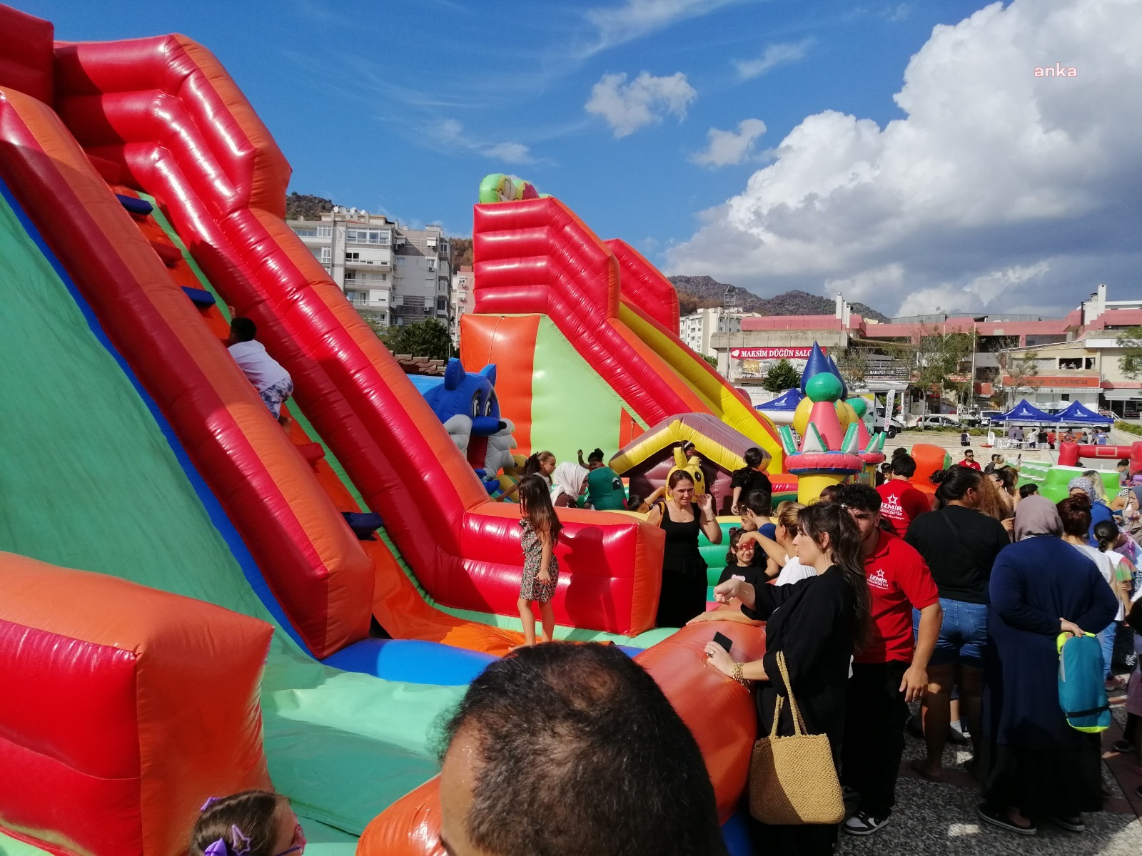 İzmir'de yangından etkilenen çocuklara özel etkinlik