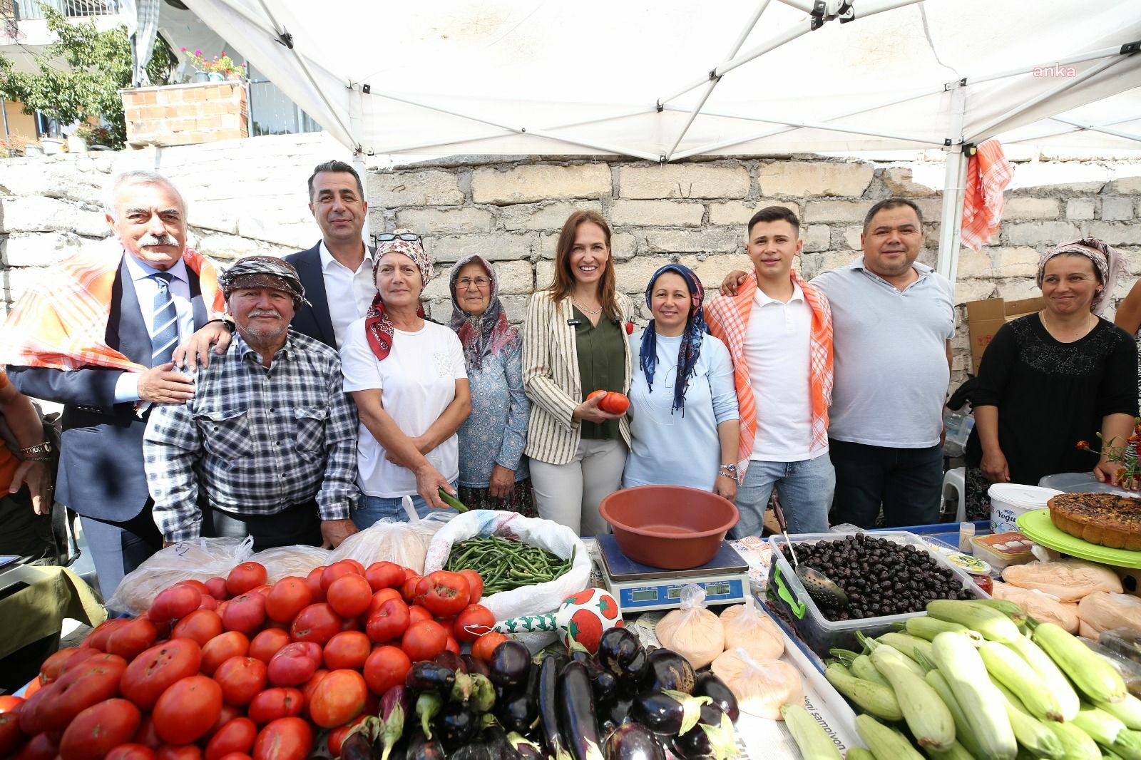 Karşıyaka'da Yamanlar Domates Şenliği düzenlendi