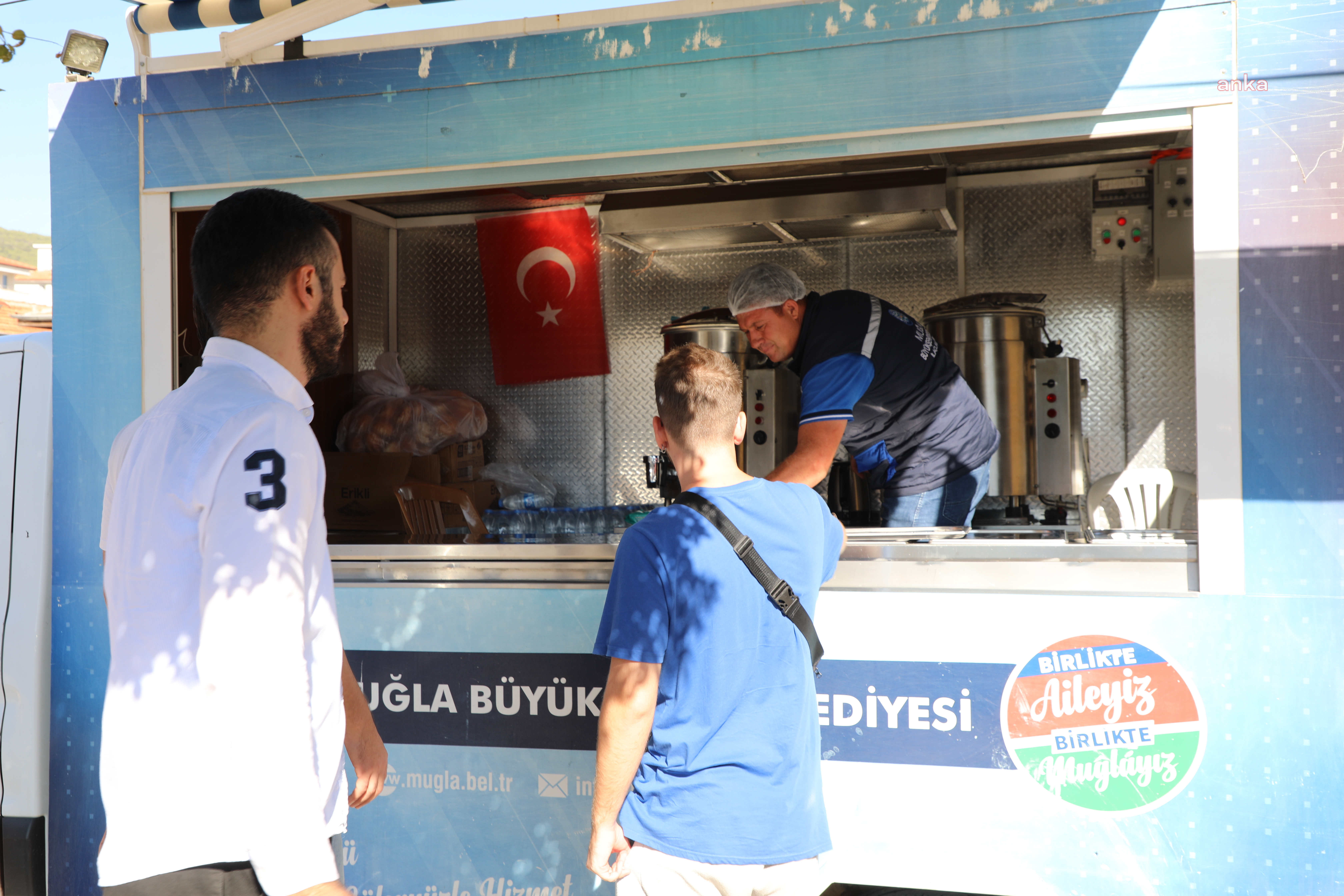 Muğla Büyükşehir Belediyesi’nden üniversite öğrencilerine çorba ikramı