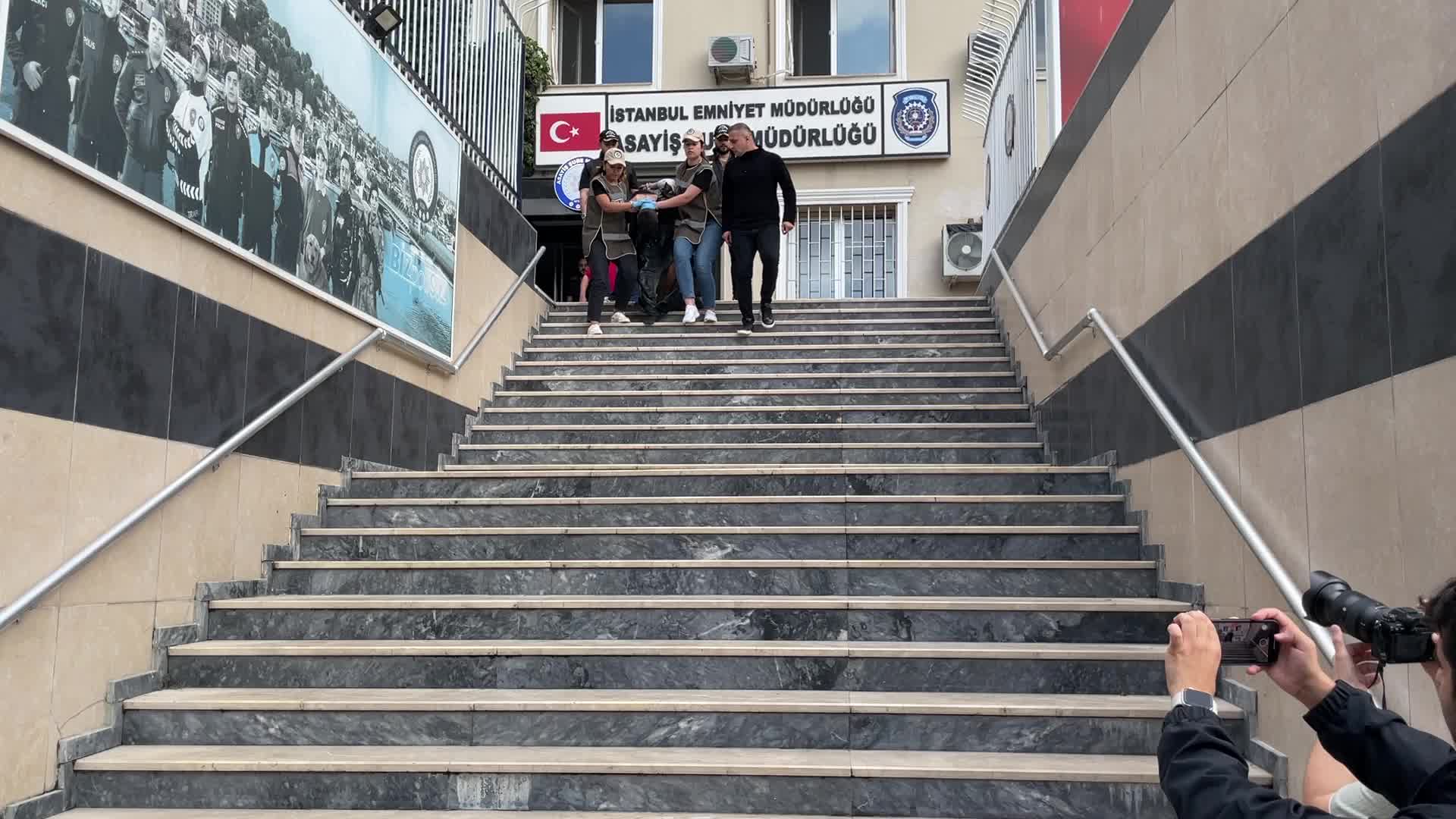 Polis memuru Şeyda Yılmaz'ın şehit olduğu çatışmada, silah kullanan şüpheli ''HAYDİ'' aracına bindirilerek adliyeye gönderildi