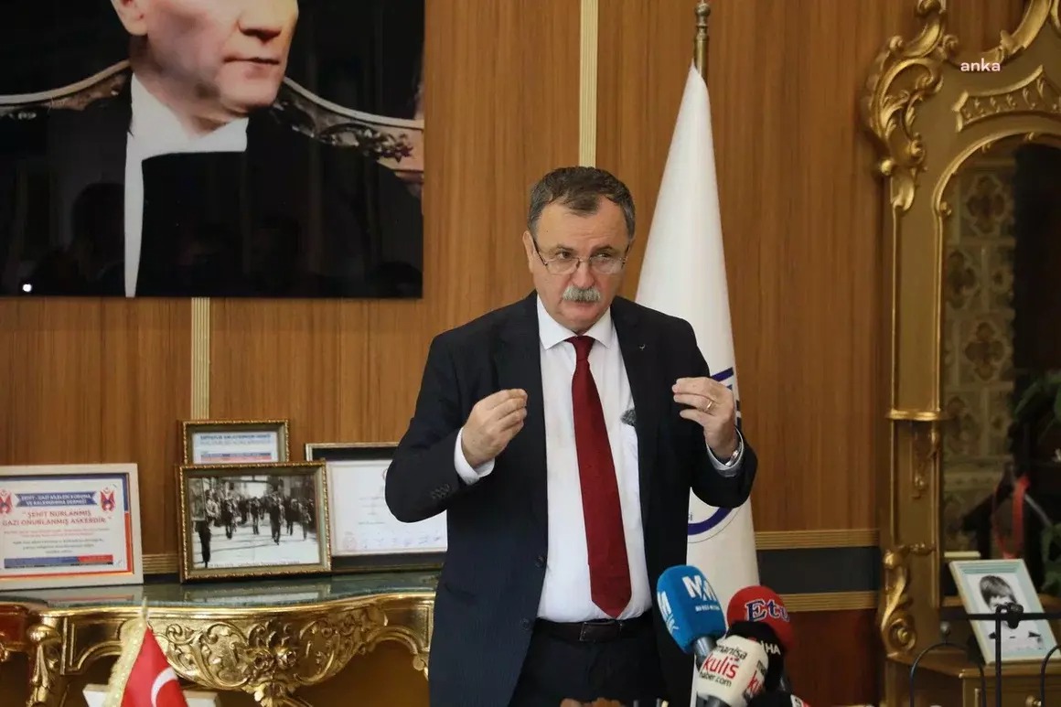 Yunusemre Belediye Başkanı Balaban: "6 aydır bütün baskılara rağmen maaşları ödüyor, hizmet yapıyoruz"