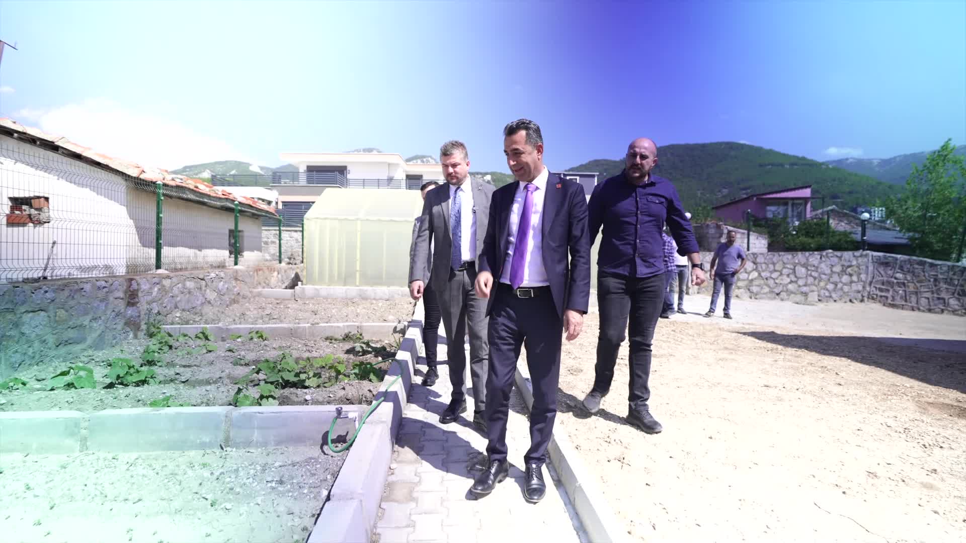 CHP Genel Başkan Yardımcısı Erhan Adem’den Buca’nın tarım çalışmalarına övgü