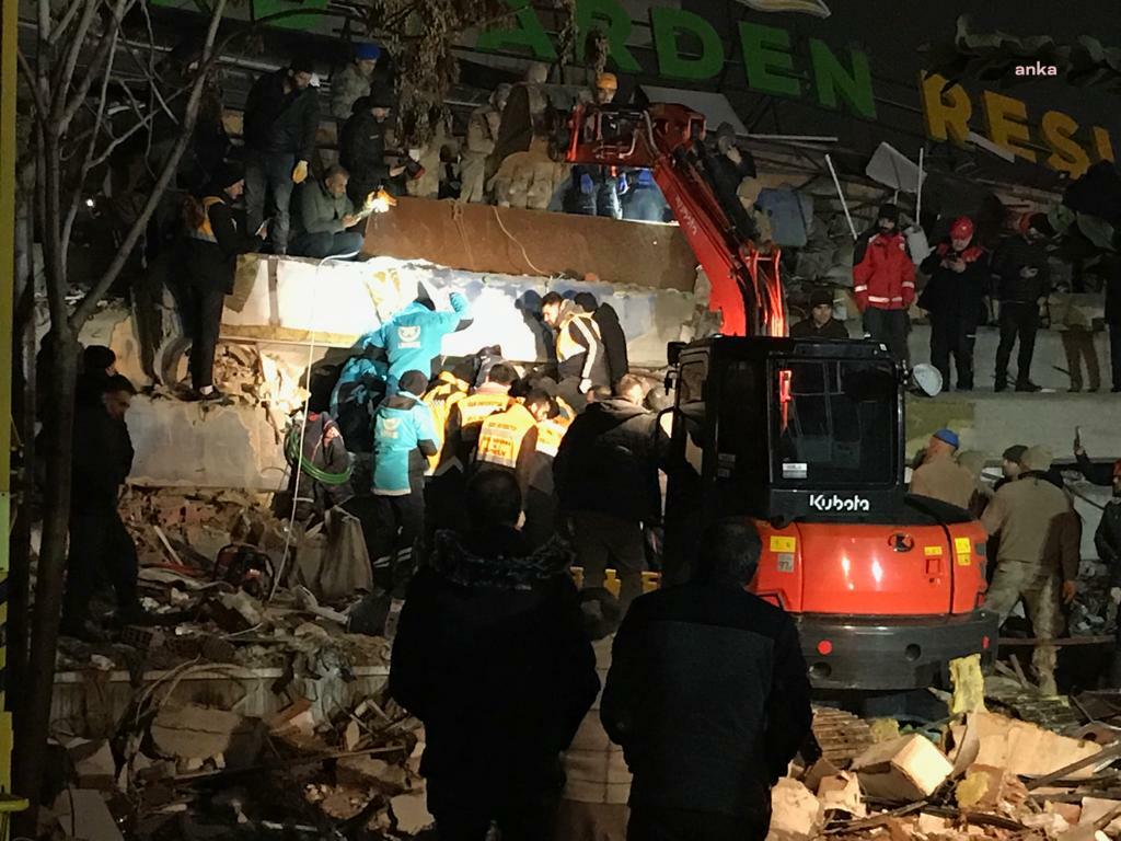 Malatya'da depremde yıkılan Garden Rezidans davası...  Avukat Ersu: "Binayı bir tek dozerle yıkmadıkları kalmış"