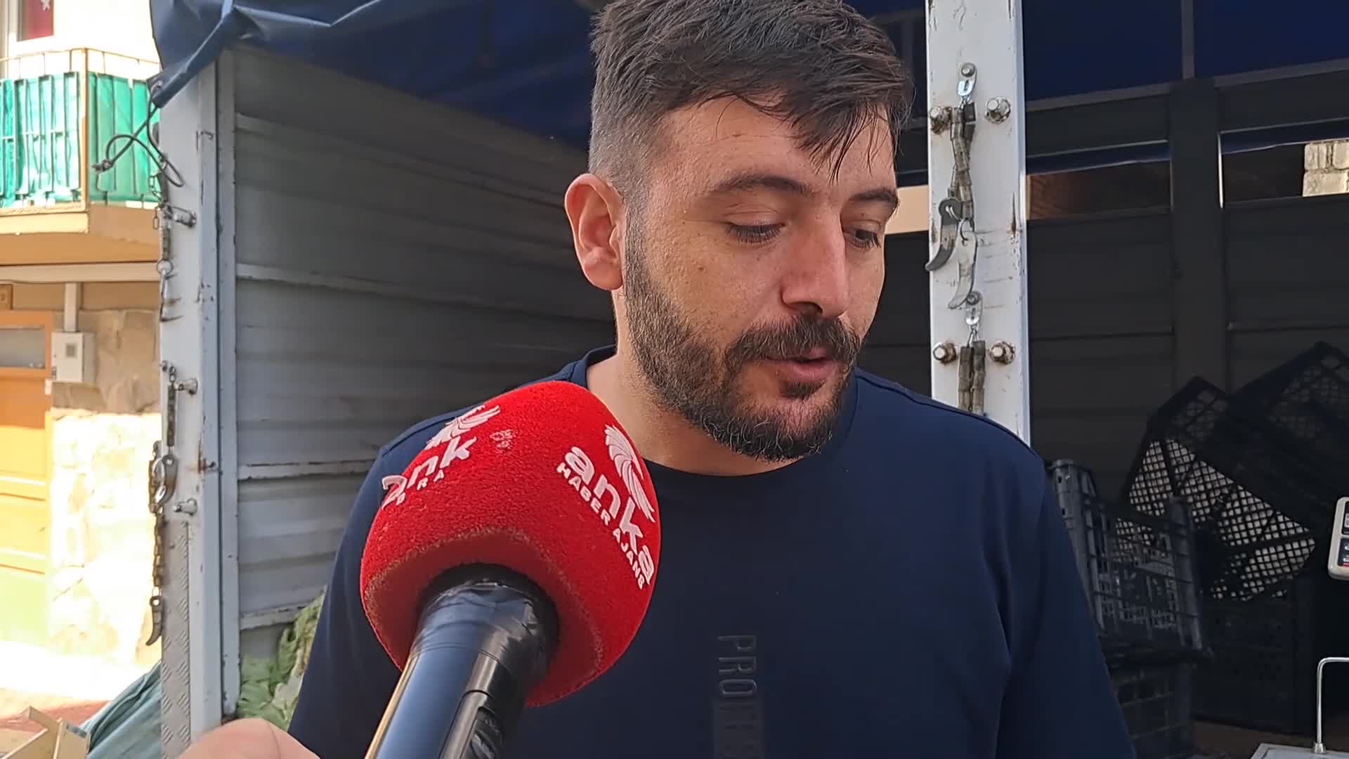 Şavşat’ta pazarcı da vatandaş da hayat pahalılığından dertli