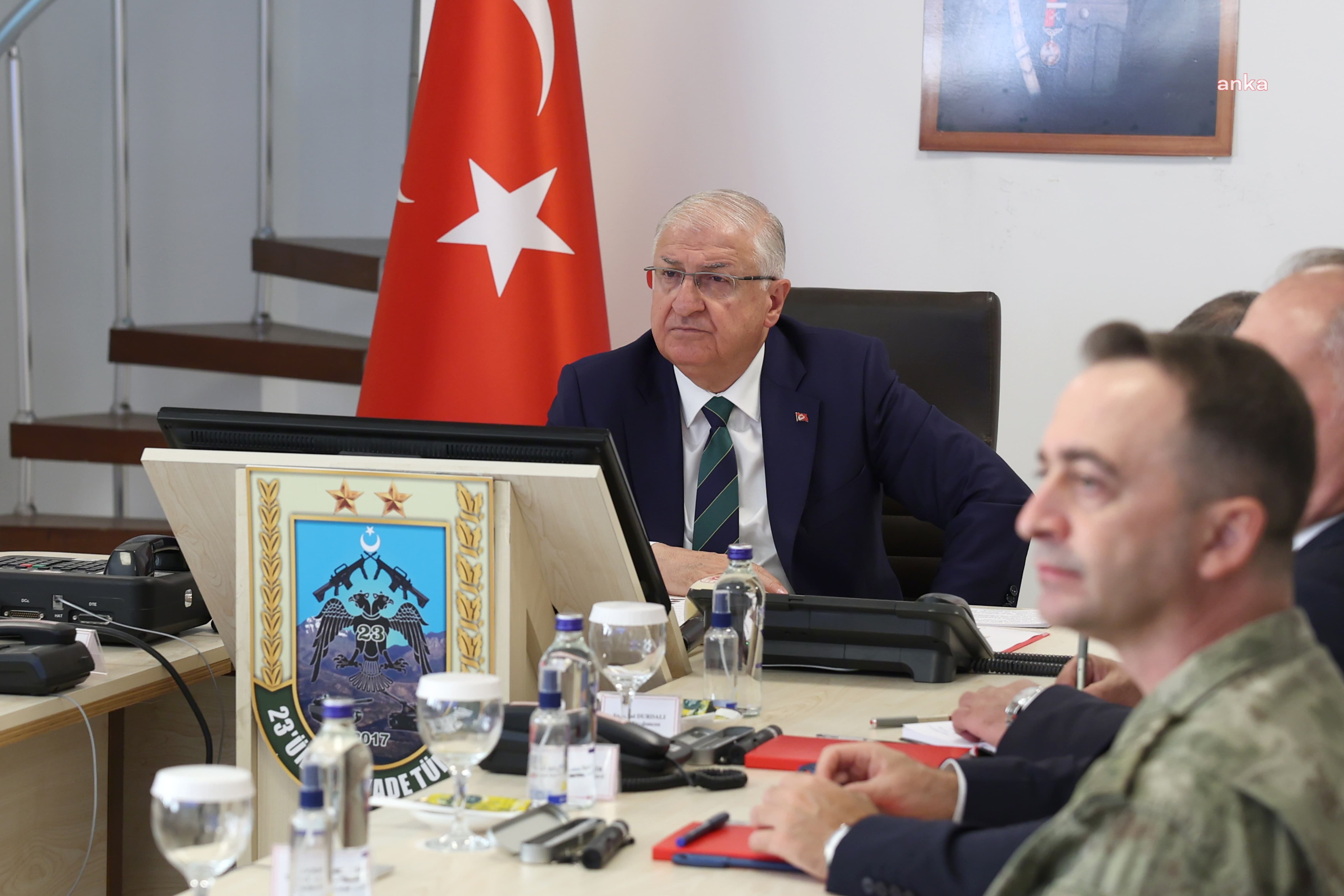 Bakan Yaşar Güler, sınır ötesindeki birlik komutanlarıyla görüştü