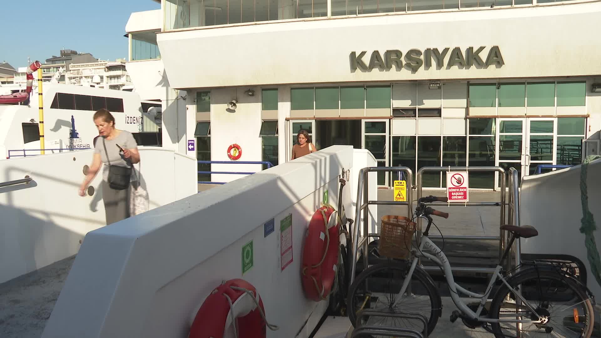 İzmirliler vapurda spor yapıyor
