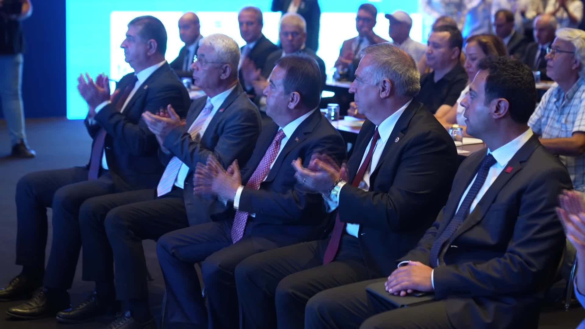 İklim Değişikliğine Uyumda Su Yönetimi toplantısı... Antalya Büyükşehir Belediye Başkanı Böcek: "Antalya’ya 14 milyar 948 milyon TL altyapı yatırımı yaptık"