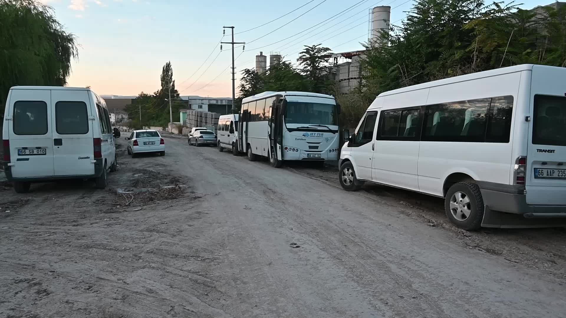 Yozgat’ta tekstil fabrikası kapandı, mağdur olduklarını söyleyen işçiler haklarını istedi