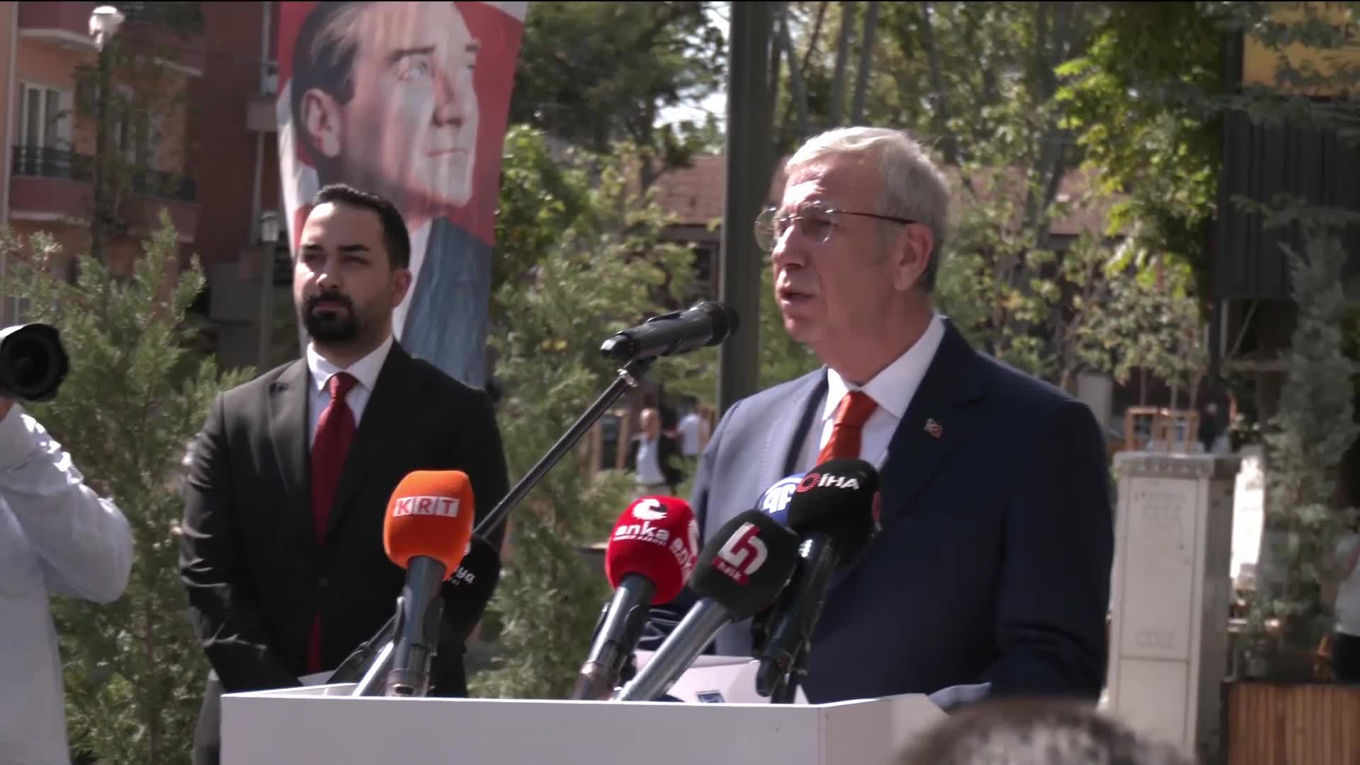 Mansur Yavaş, 100. Yıl Gençlik Kütüphanesi’nin açılışını yaptı... “Bize emanet edilen Ankara'nın, Ulus ve Kızılay gibi merkezlerini, gelecek kuşaklara aktaralım istiyoruz”