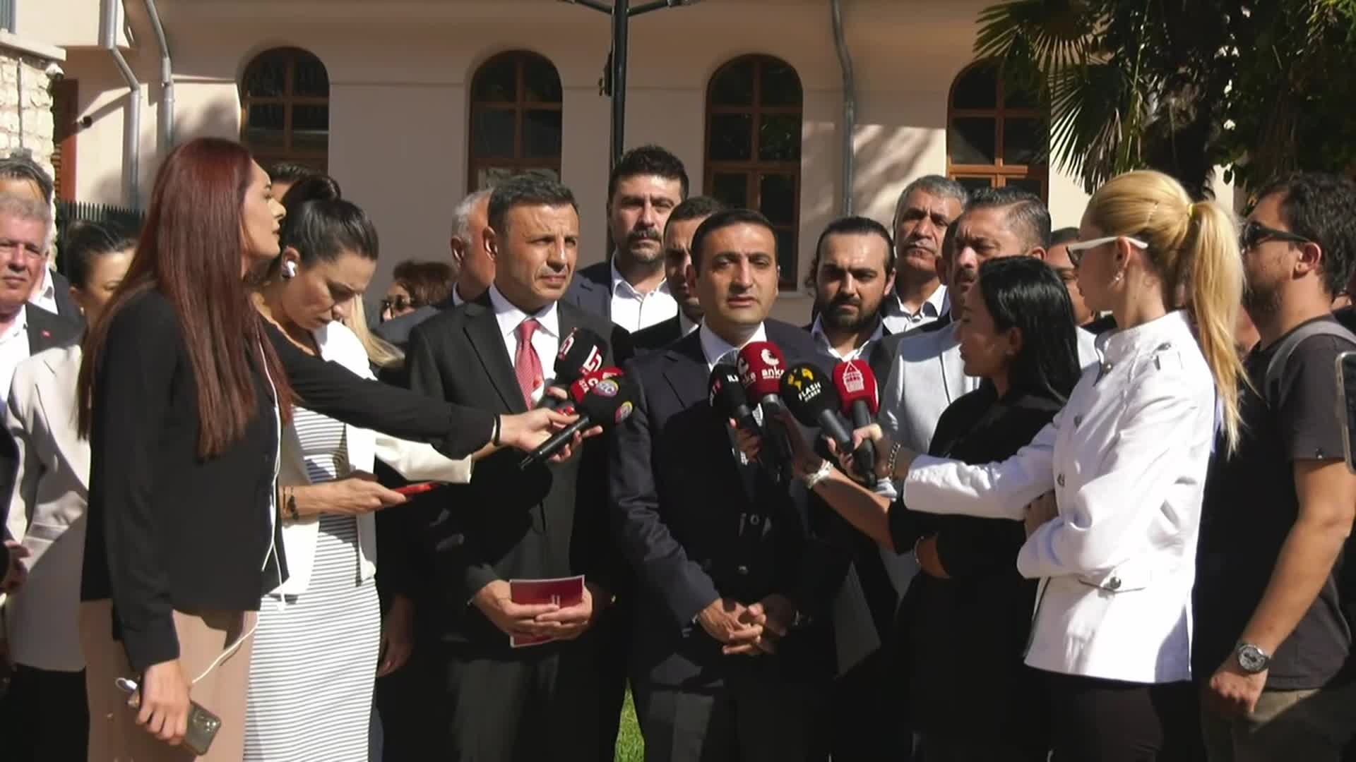 Beyoğlu Belediyesi'ne bir hafta içinde 2. tahliye... Özgür Çelik: Engellemeleriniz yarın bir demokrasi tokadı olarak mutlaka sizlere dönecek