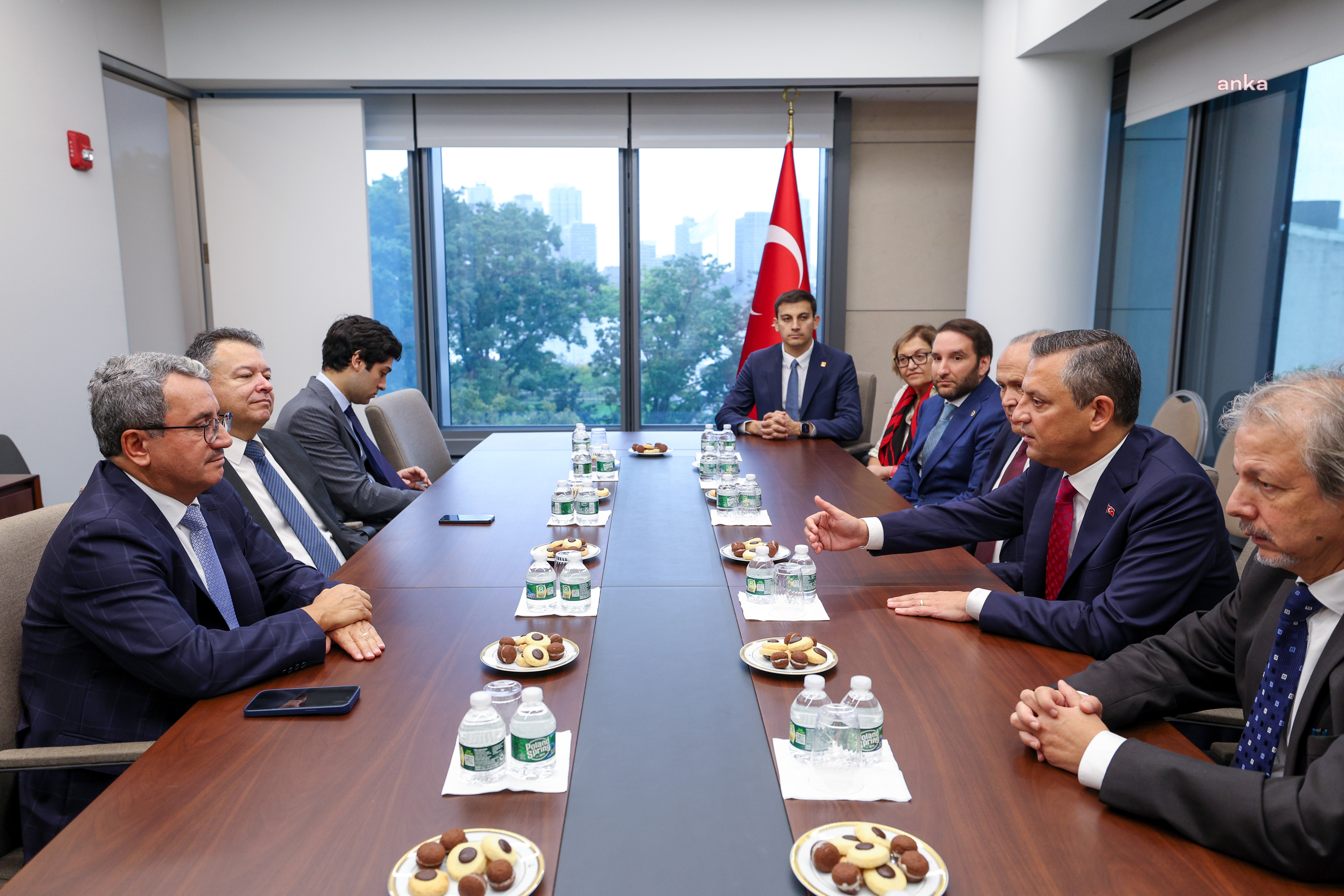 CHP lideri Özel, New York’ta Türkevi’ni ziyaret etti