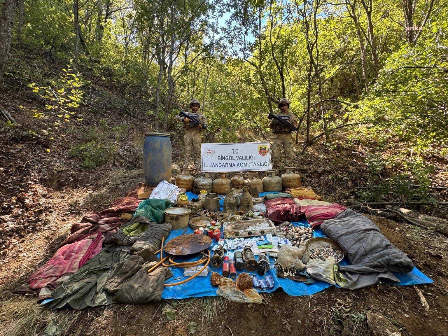 PKK’lı teröristlerin barındığı 8 odalı sığınak kullanılamaz hale getirildi