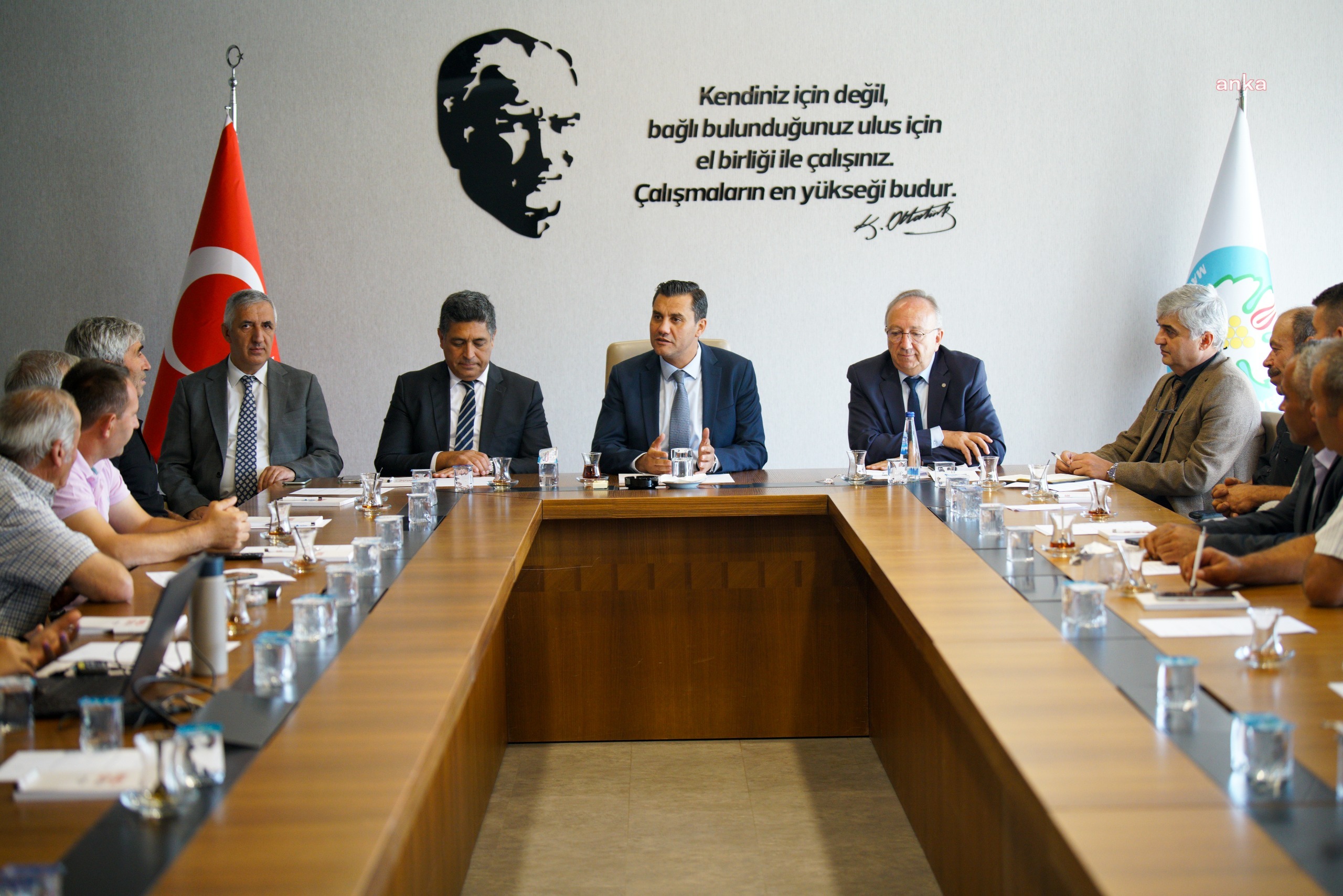 Manisa Büyükşehir Belediye Başkanı Zeyrek: "İnek sütünü 17 liradan alacağız, koyun ve keçi sütleri için de 34 lira fiyat belirledik"