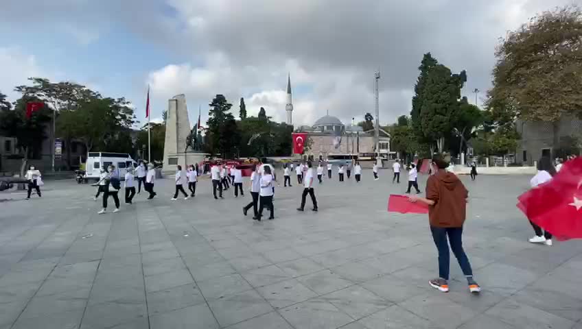 29 EKİM'DE "İSTANBUL GÖNÜLLÜLERİ"NDEN ZEYBEK...