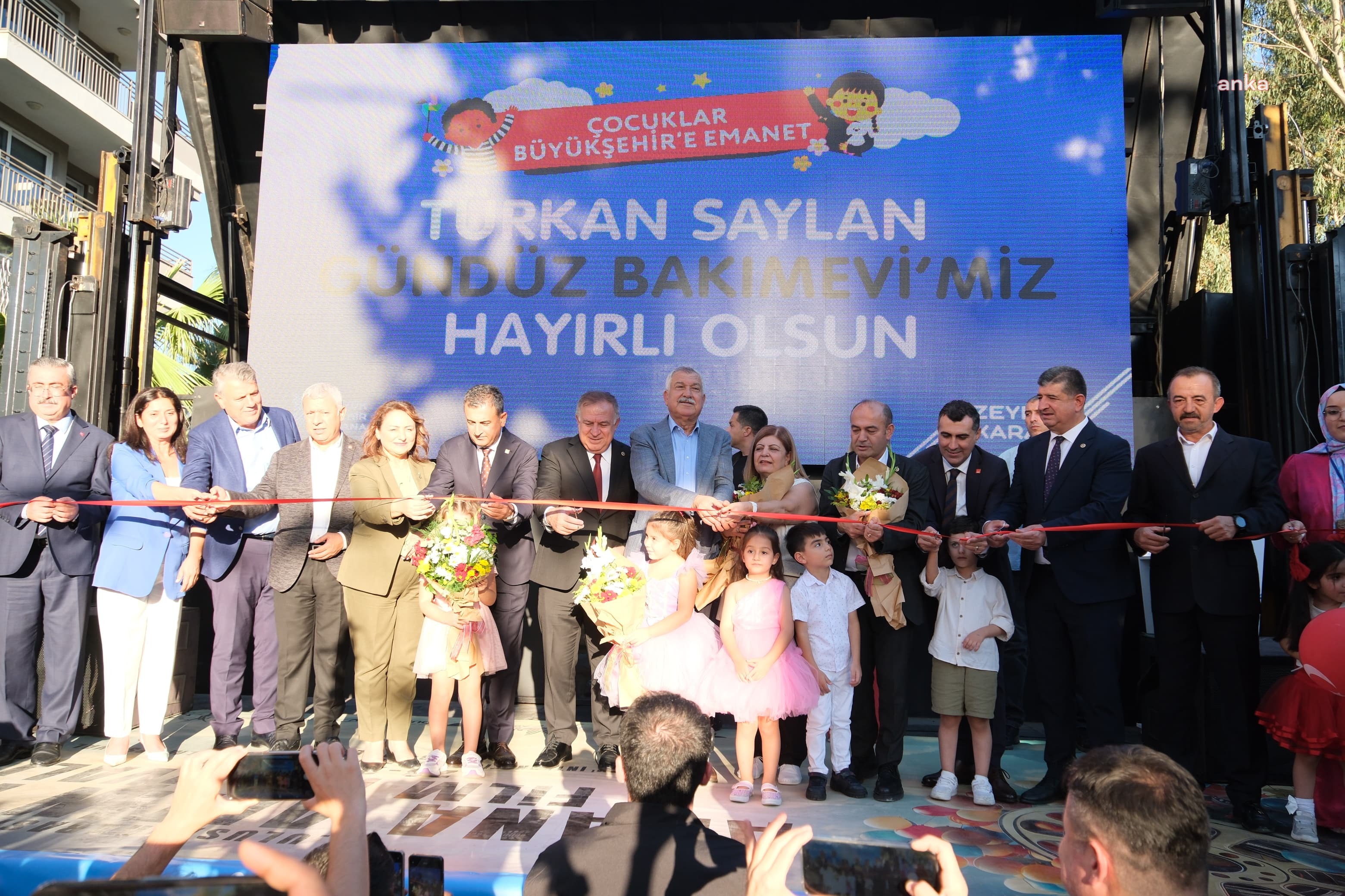 Adana Büyükşehir Belediyesi'nin Gündüz Bakımevi ve Yavuzlar Köprüsü hizmete açıldı... Gökan Zeybek: "Kaynaklarımızın önemli bir kısmını sosyal belediyecilik anlayışıyla yaptığımız çalışmalara ayıracağız"