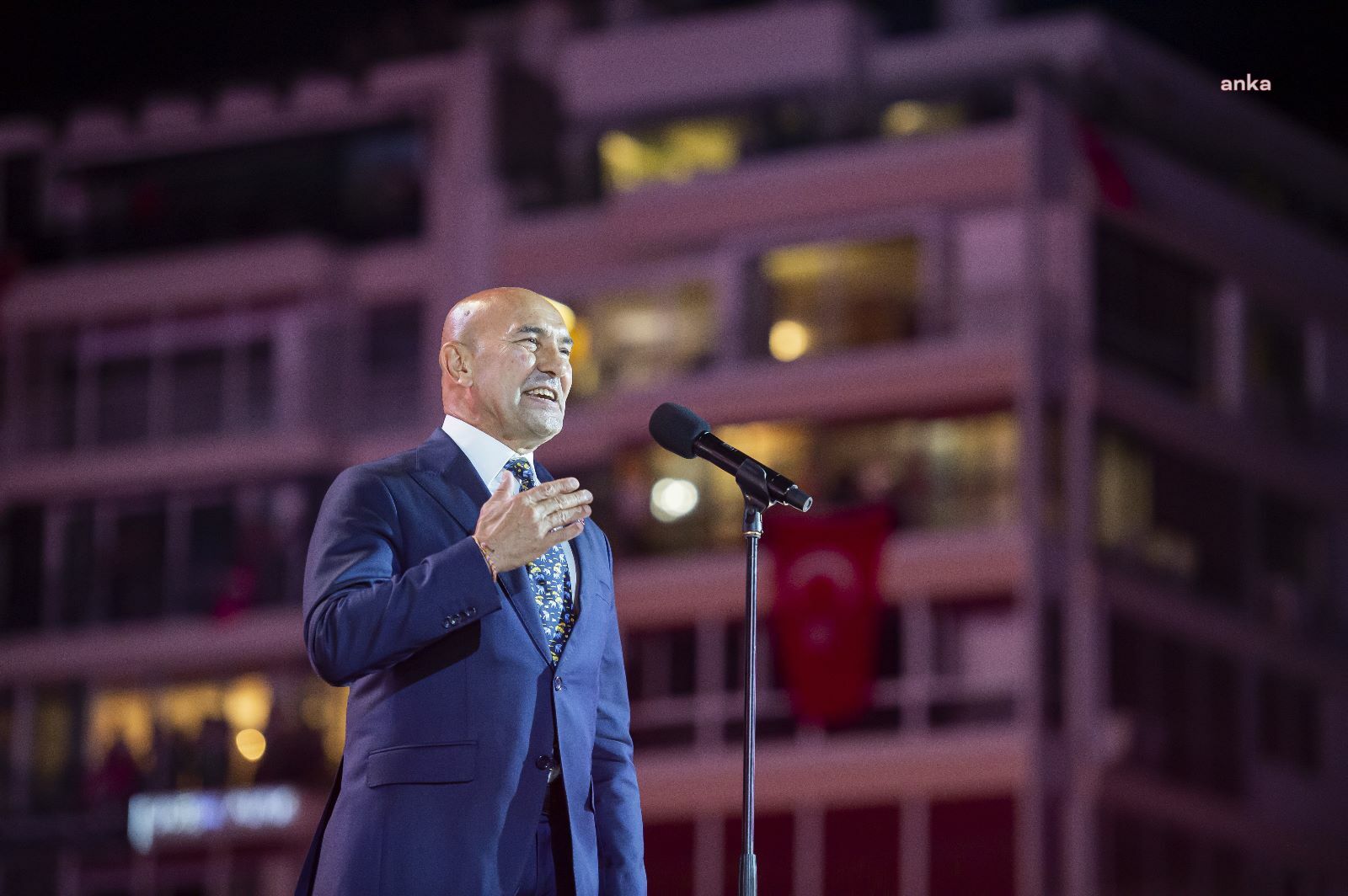 İçişleri Bakanlığı, Tunç Soyer hakkında Tarkan konseriyle ilgili soruşturma açılmasına gerek olmadığına karar verdi