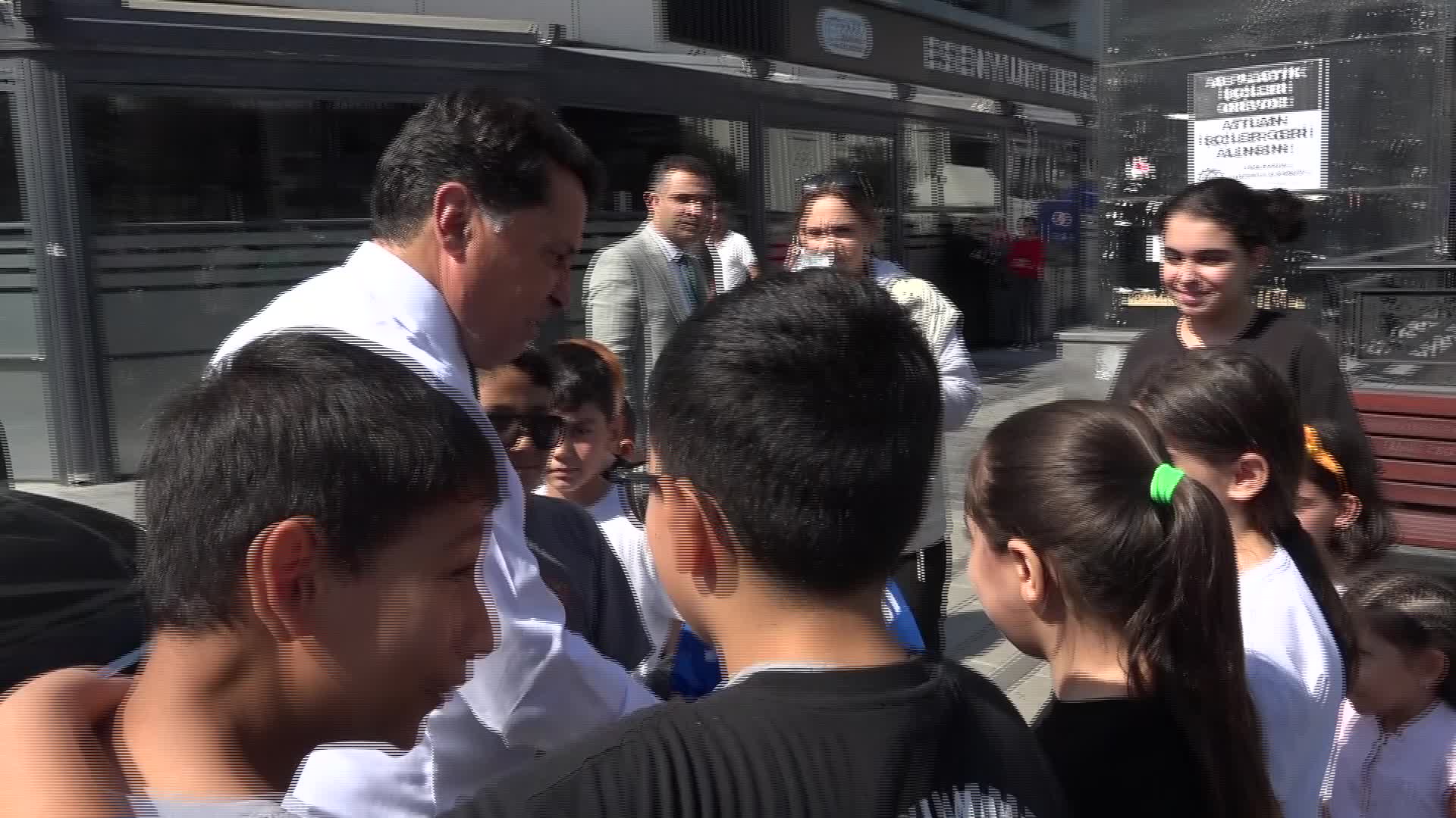 Esenyurt’ta Dünya Okul Sütü Günü etkinliği… Belediye Başkanı Özer, çocuklara süt ikram etti