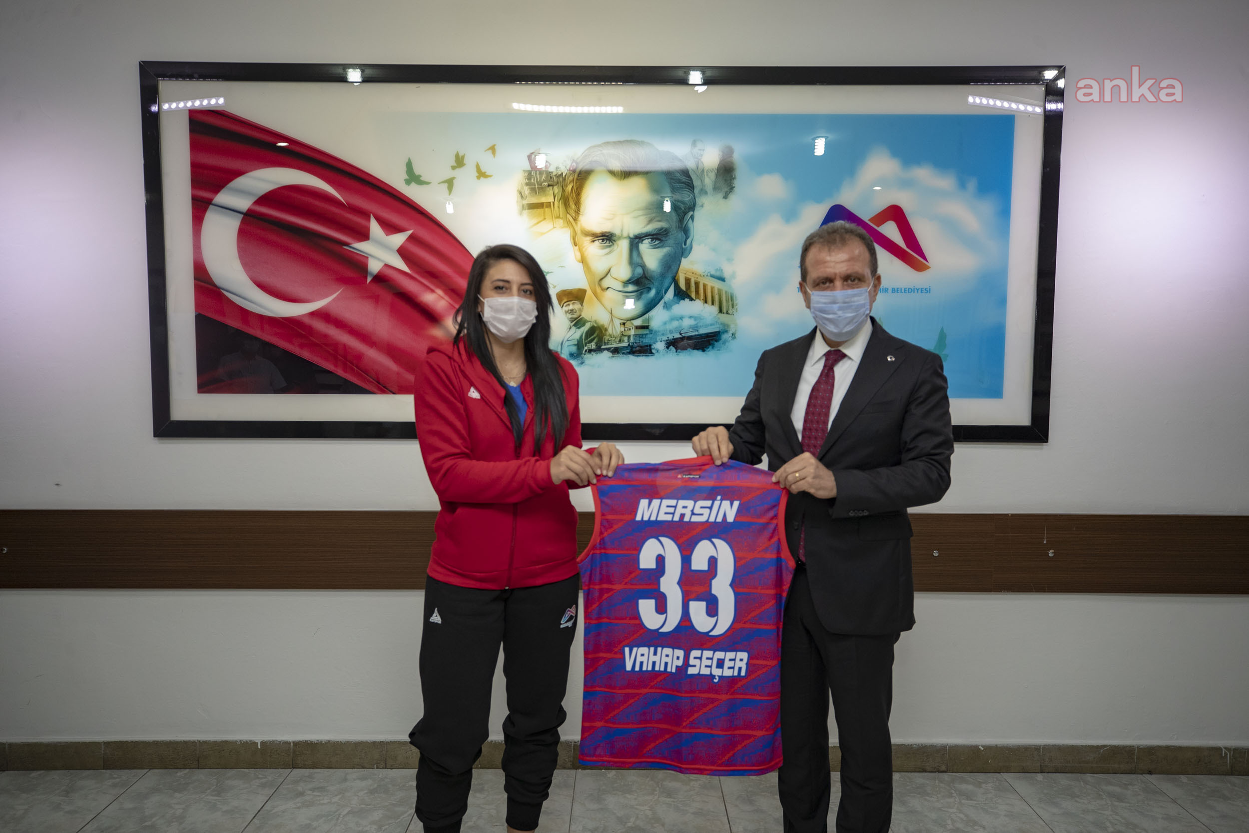 VAHAP SEÇER, KADIN VOLEYBOL TAKIMI İLE BİR ARAYA GELDİ
