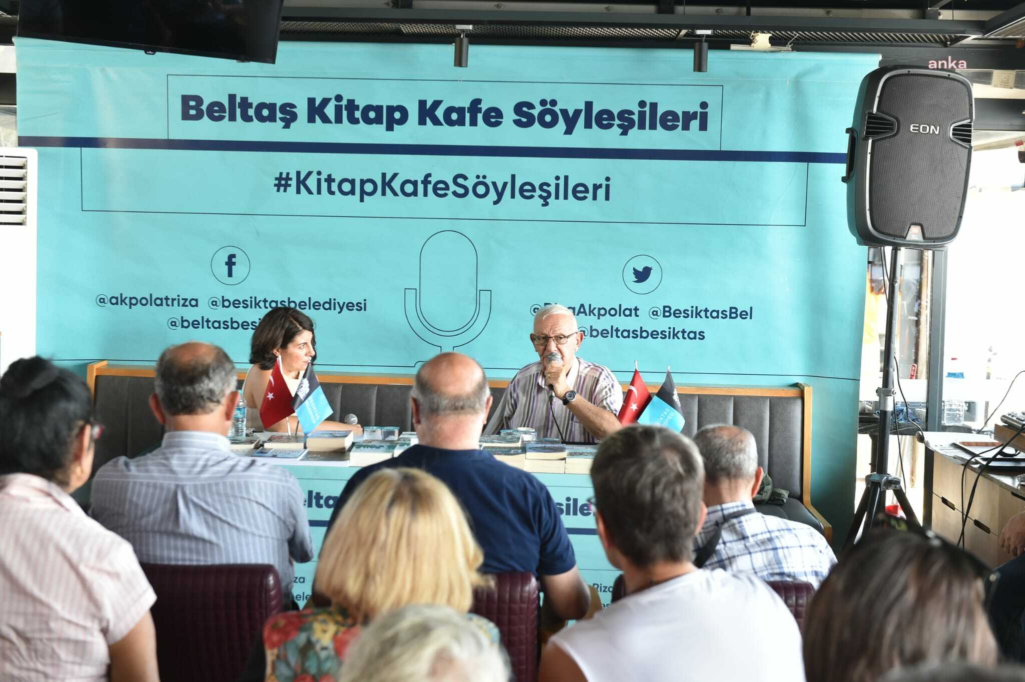 Atilla Dorsay, Beşiktaş Beltaş Kitap Kafe'de okurlarıyla bir araya geldi