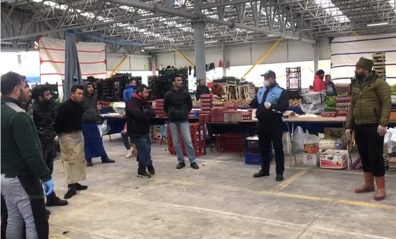 İZMİT ZABITASI'NDAN PAZAR YERLERİNDE KORONAVİRÜS UYARISI
