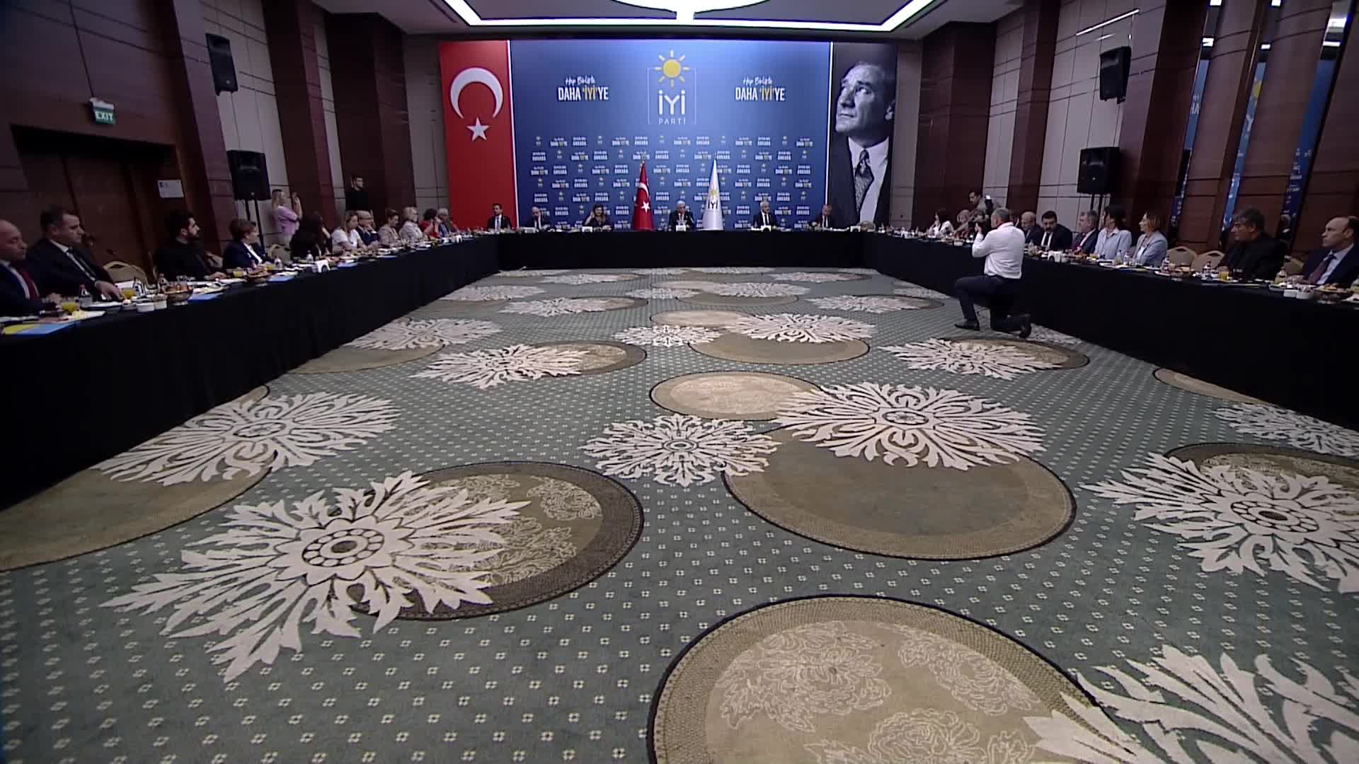 Müsavat Dervişoğlu: Ortak geleceğimizi, kurumsal politikalar yerine şahıslar üzerinden kurgulanmış bir siyasi planlamaya terke zorlanıyoruz