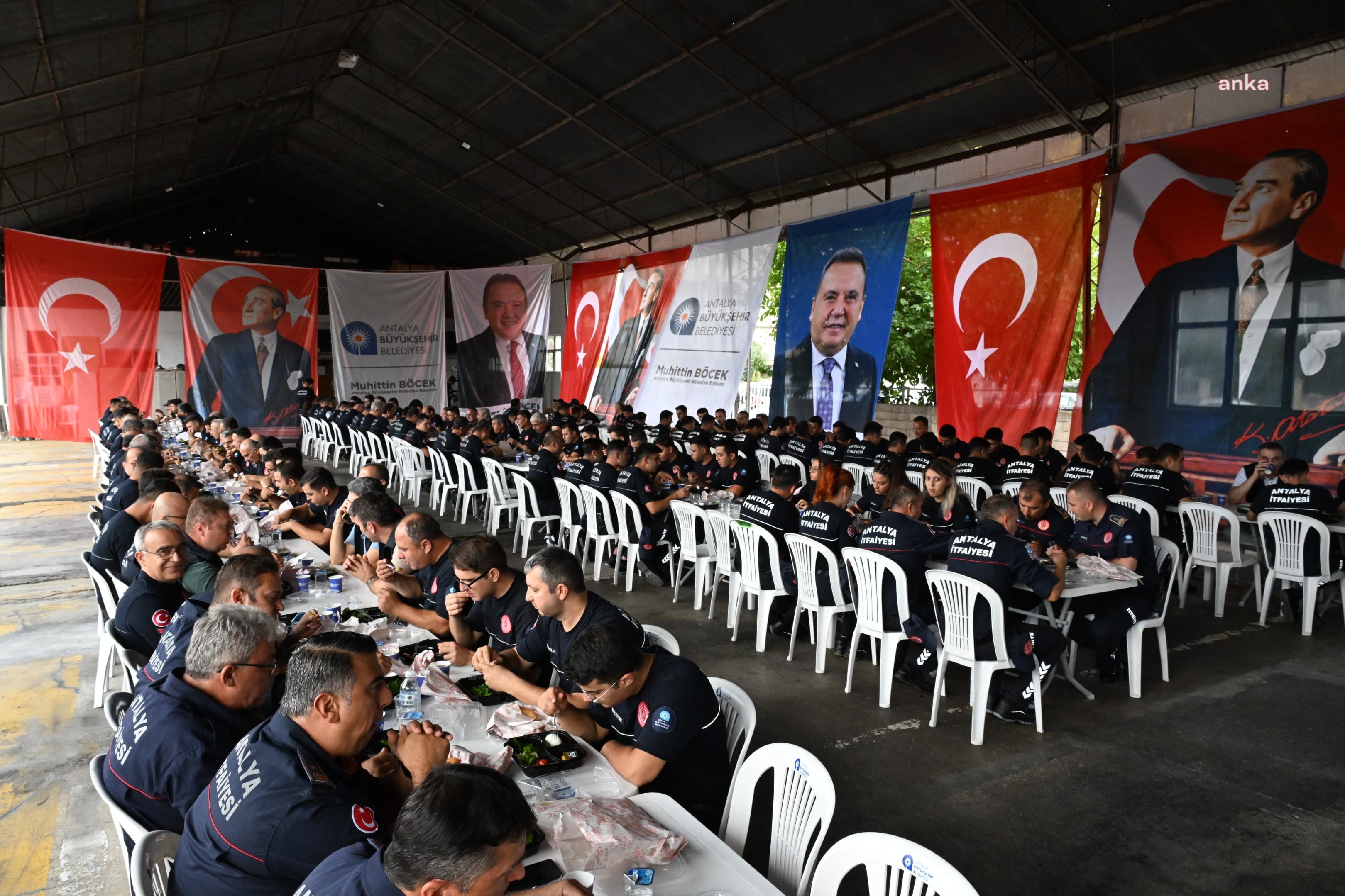 Antalya Büyükşehir Belediye Başkanı Böcek, İtfaiyeciler Haftası’nı kutladı