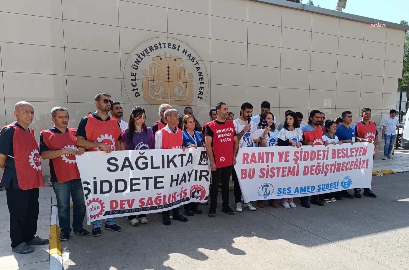 Diyarbakır’da sağlık çalışanlarına şiddete protesto