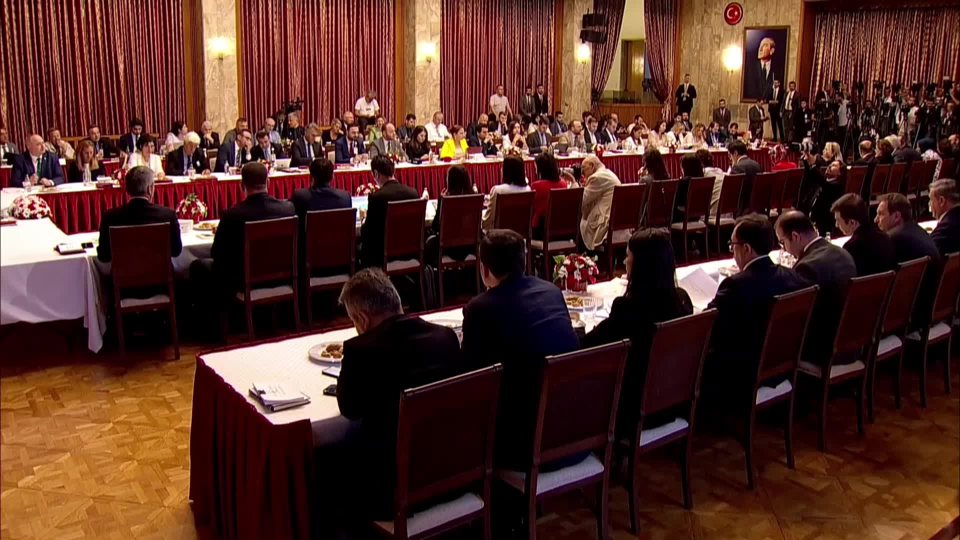 TBMM Başkanı Kurtulmuş: "Ekim ayından itibaren siyasi partilerin anayasa tekliflerinin görülebileceği bir portal oluşturacağız"