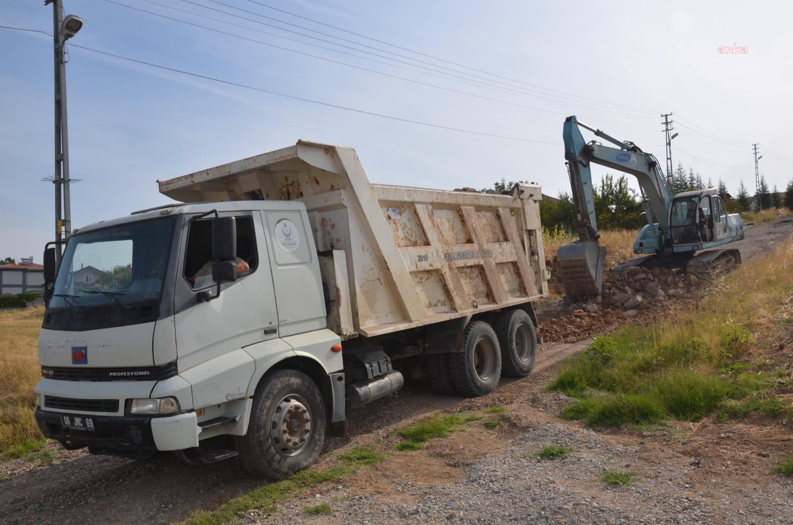 Kahramankazan Belediyesi, ilçe genelinde üstyapı çalışmalarını sürdürüyor