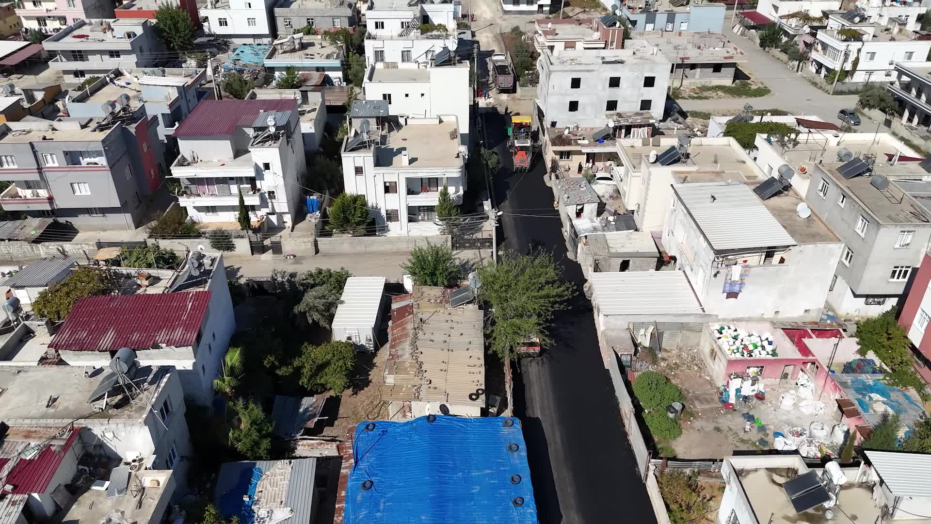 Tarsus Belediye Başkanı Boltaç, Şahin Mahallesi’nde devam eden yol çalışmalarını inceledi