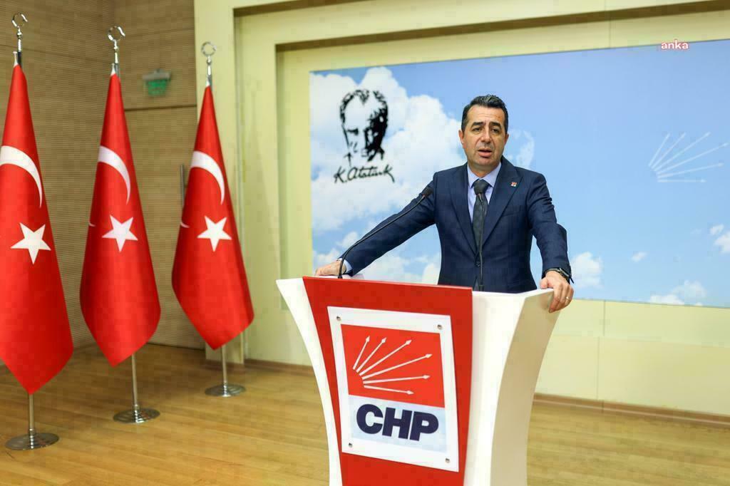 Erhan Adem'den, Tarım ve Kredi Kooperatifi Marketlerinde 500 milyonluk tabela değişikliğine tepki: Çiftçi ürününü sokağa döküyor, siz tabela değiştiriyorsunuz