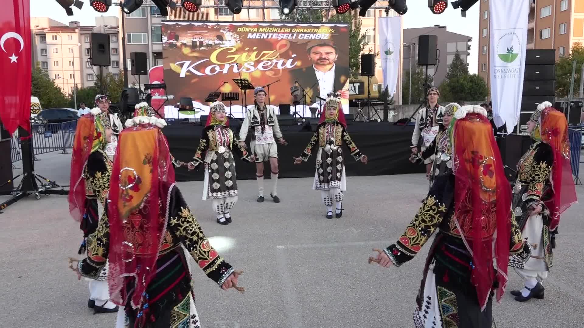 Osmangazi Belediyesi’nin Güz Konserleri’nde Menteşeli Cengiz sahne aldı