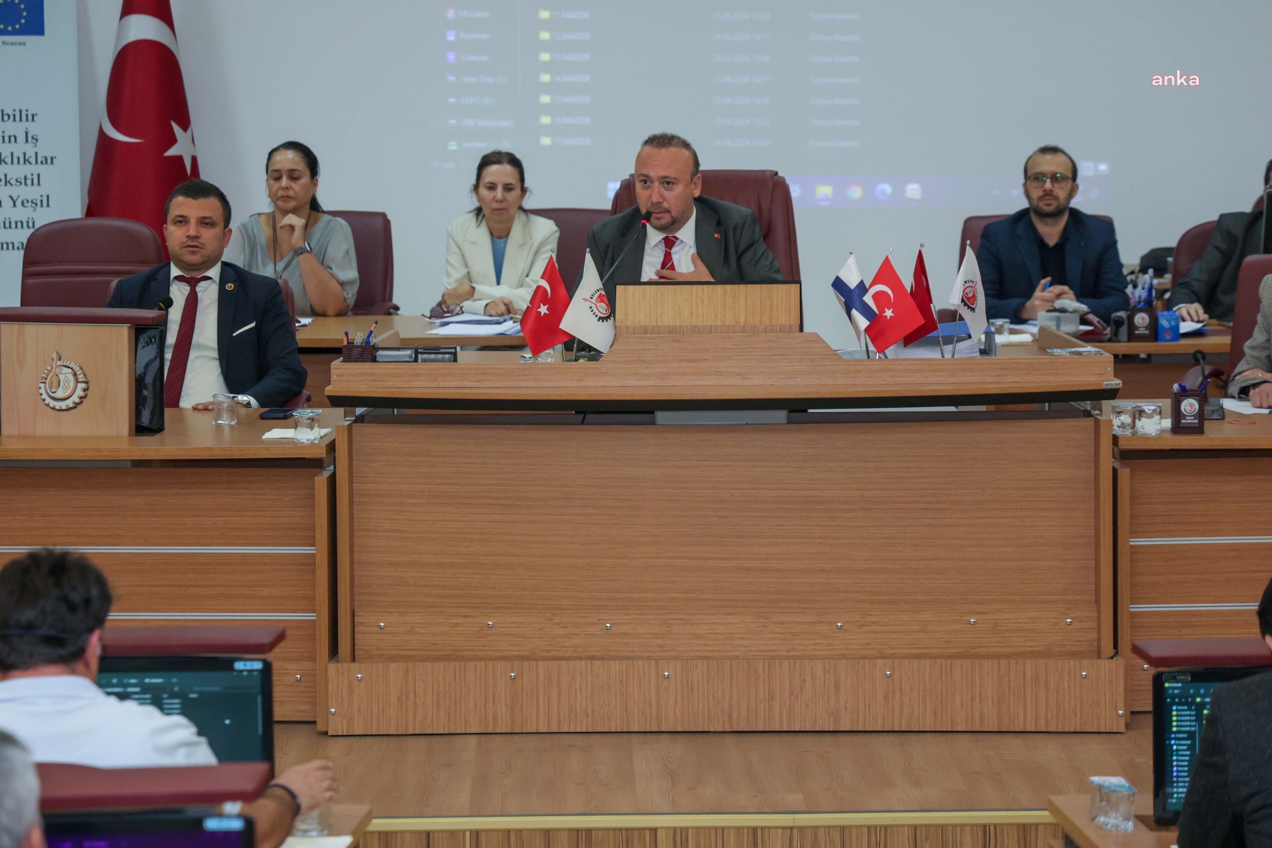 Uşak Belediye Başkanı Yalım'dan, Bakan Tekin'e: "Okullara destek vermeyecekseniz, desteği biz veririz"