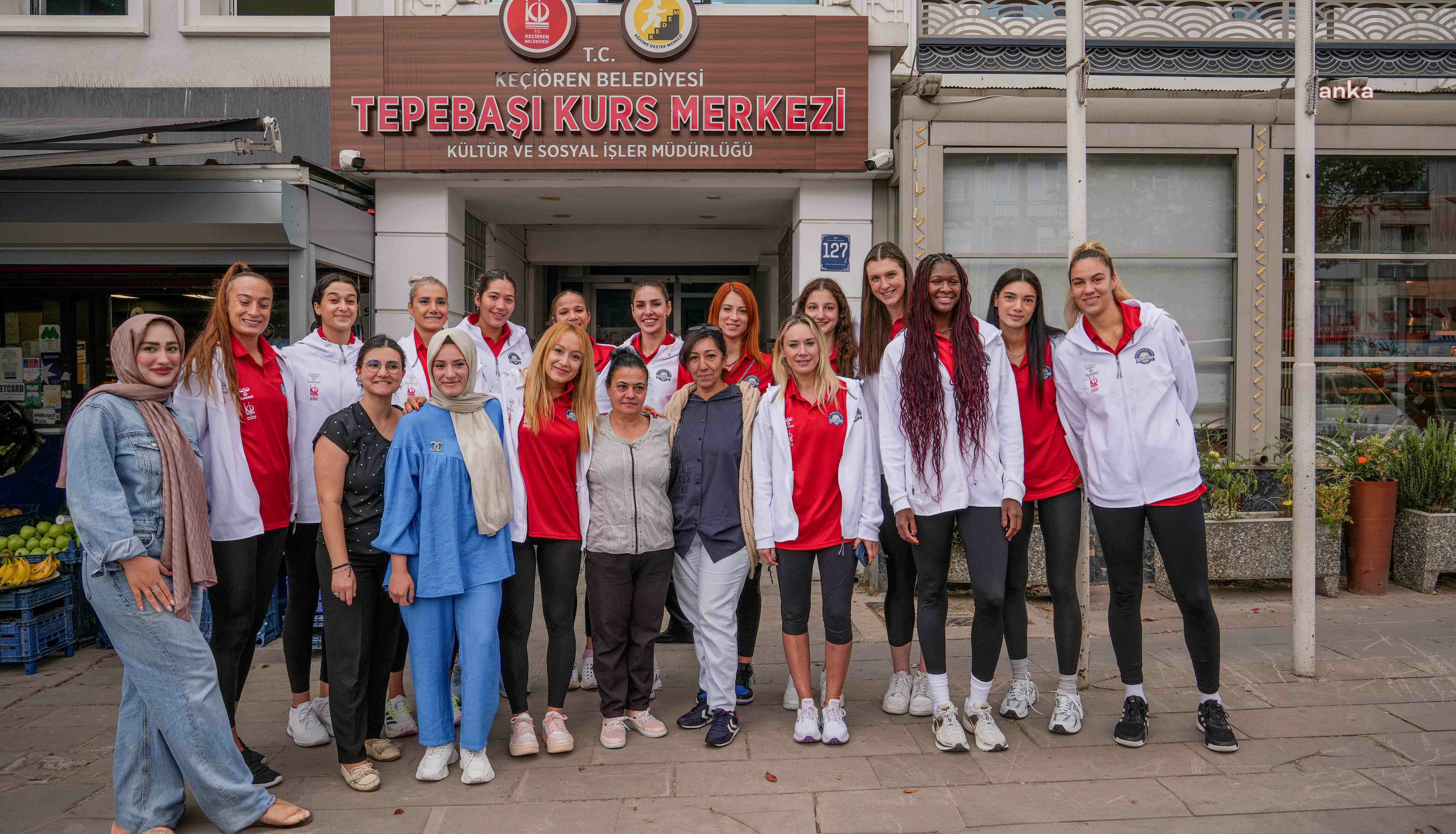 Keçiören Belediyesi Kadın Voleybol Takımı, çocuklar ve gençlerle buluştu
