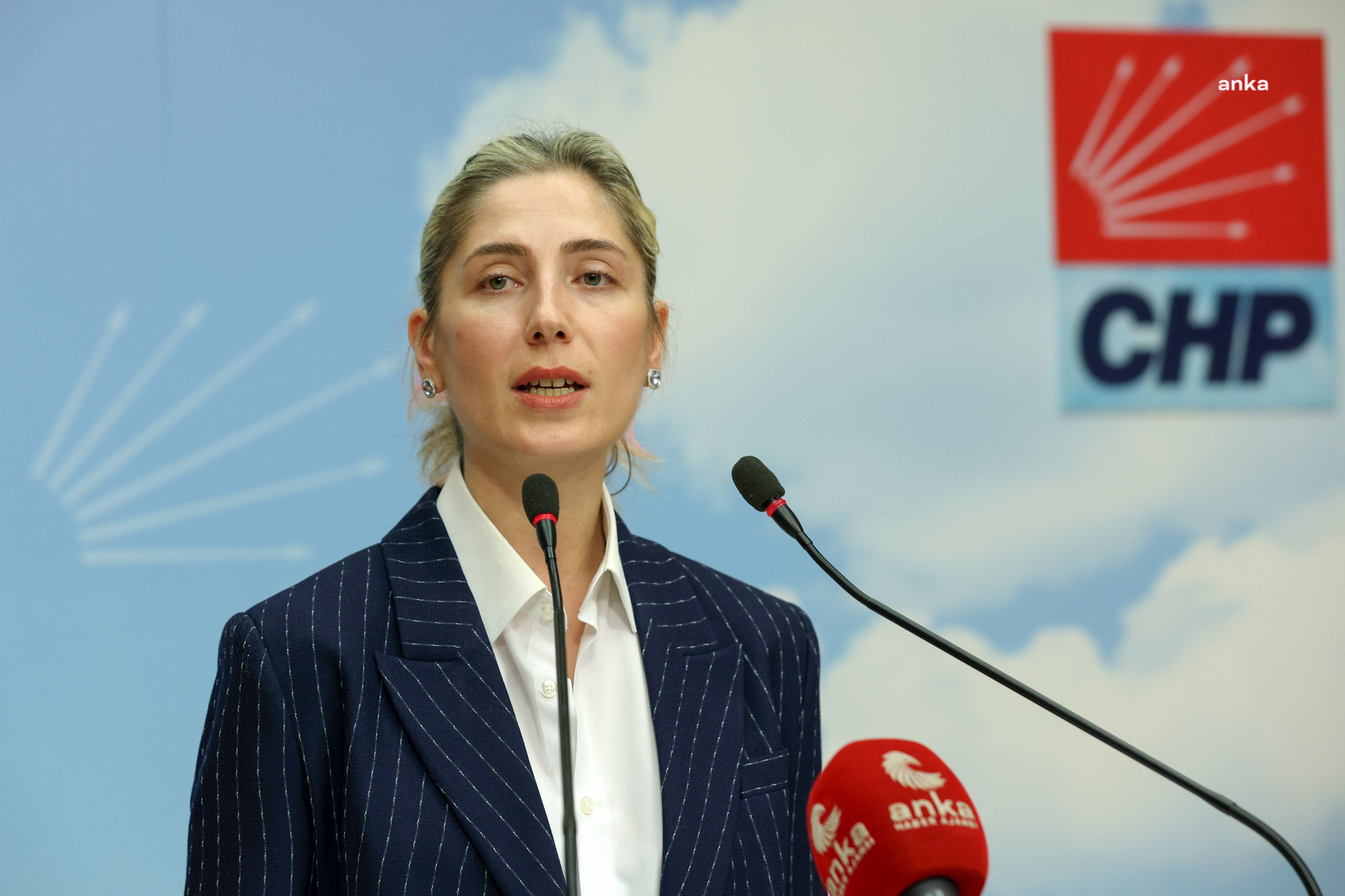 Gülşah Deniz Atalar'dan, eski Genel Müdür Nejat Birecik'e tepki: ''Sizin gibiler, sanat kurumlarına son darbenin de vurulması için elinden geleni yapıyor''