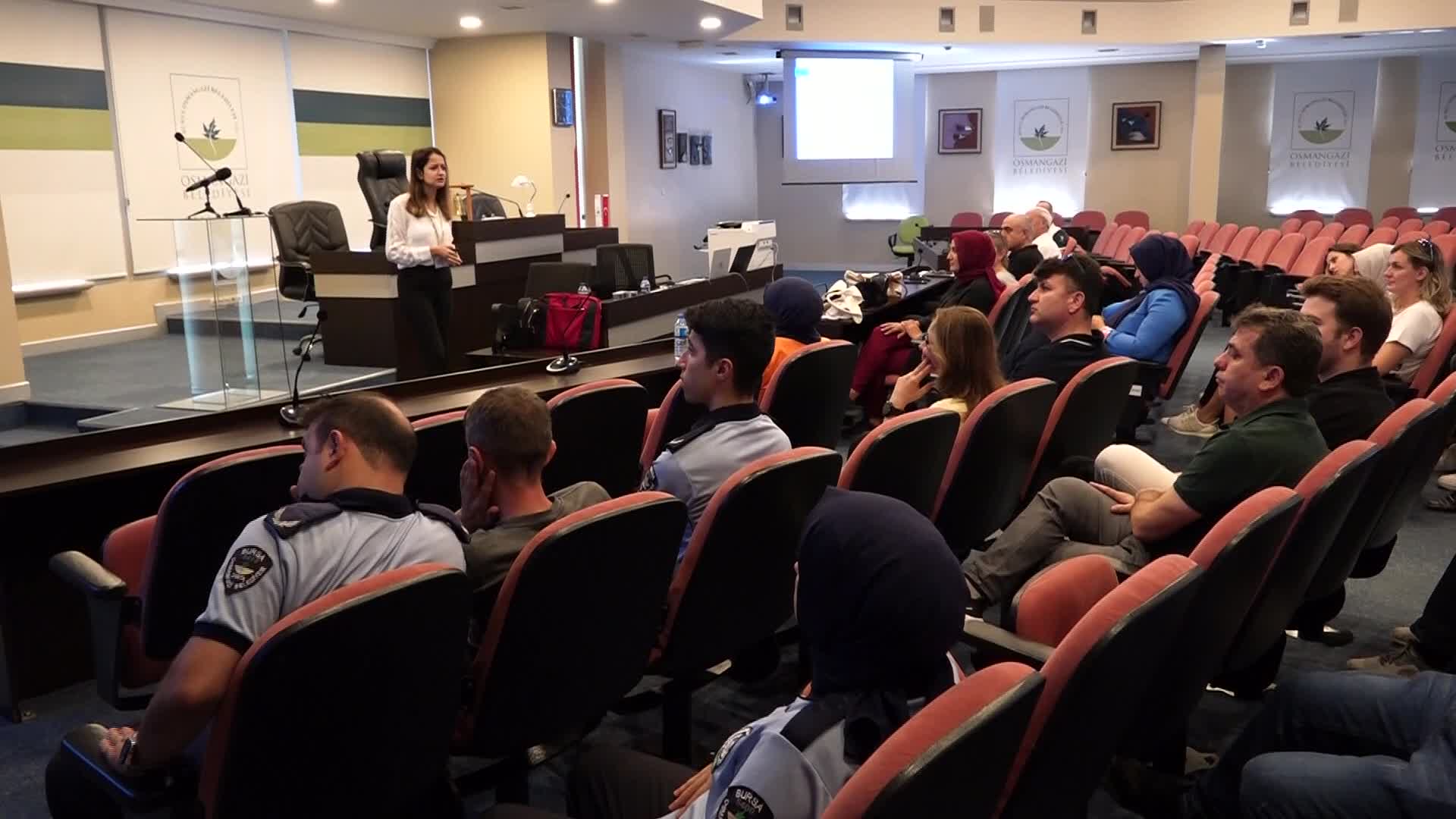 Osmangazi Belediye'sinden personeline 'sağlıklı beslenme ve ofis ergonomisi' eğitimi