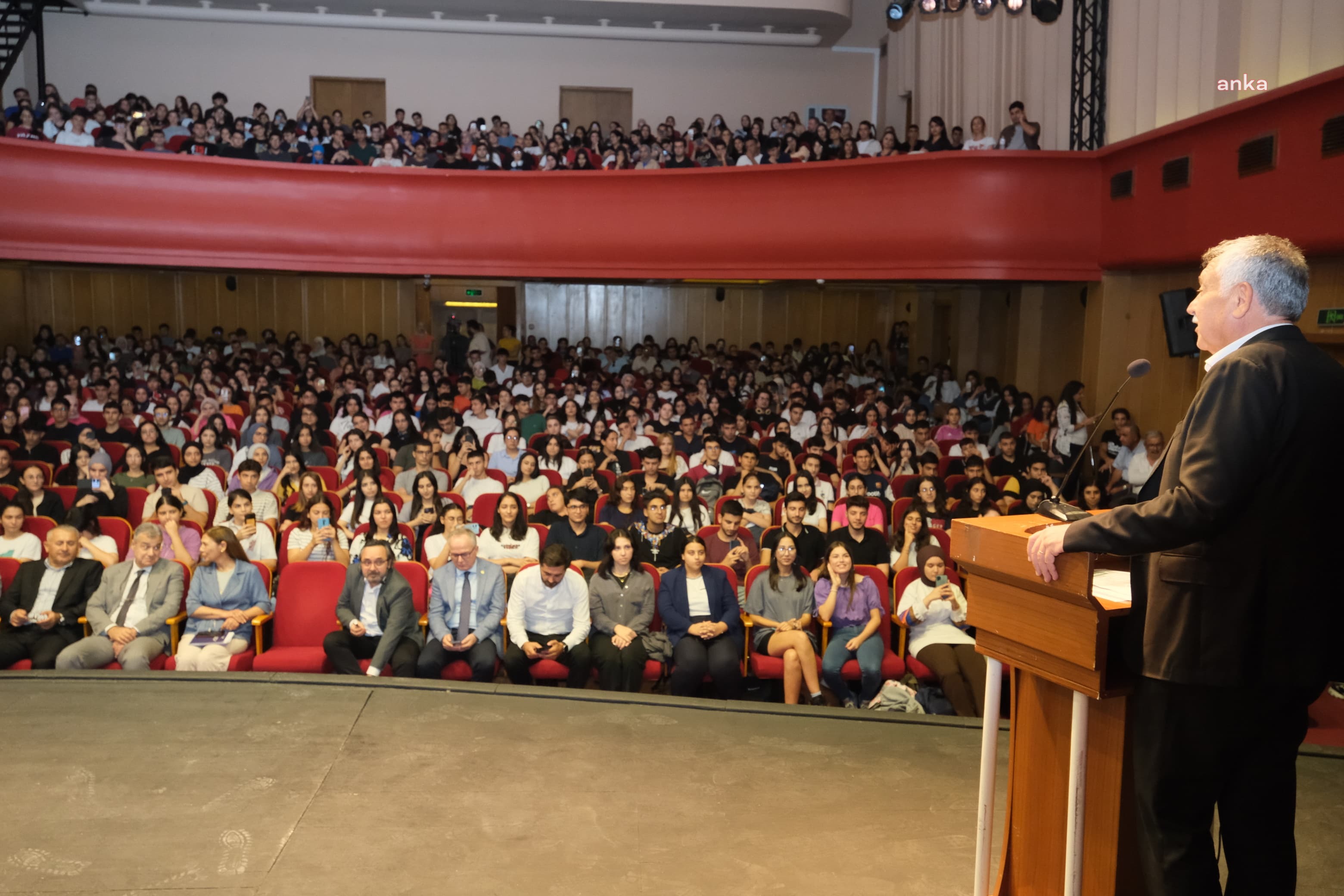 Adana Büyükşehir Belediyesi’nden sınava girecek öğrenciler için motivasyon eğitimi