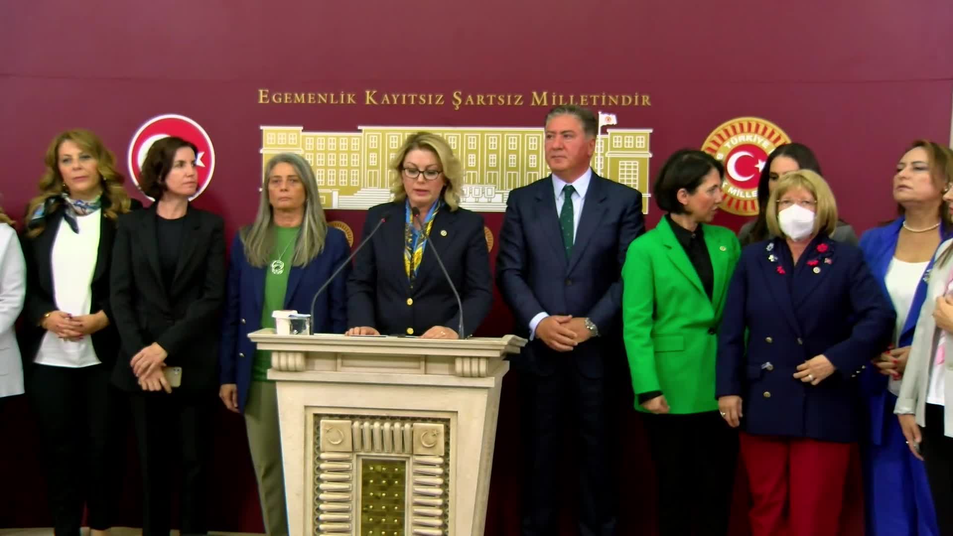 Asu Kaya: "Sizlere ağır gelen o koltuklardan sizleri kaldırıncaya kadar, öldürülen çocuklarımızın hesabını soruncaya kadar burada olacağız"