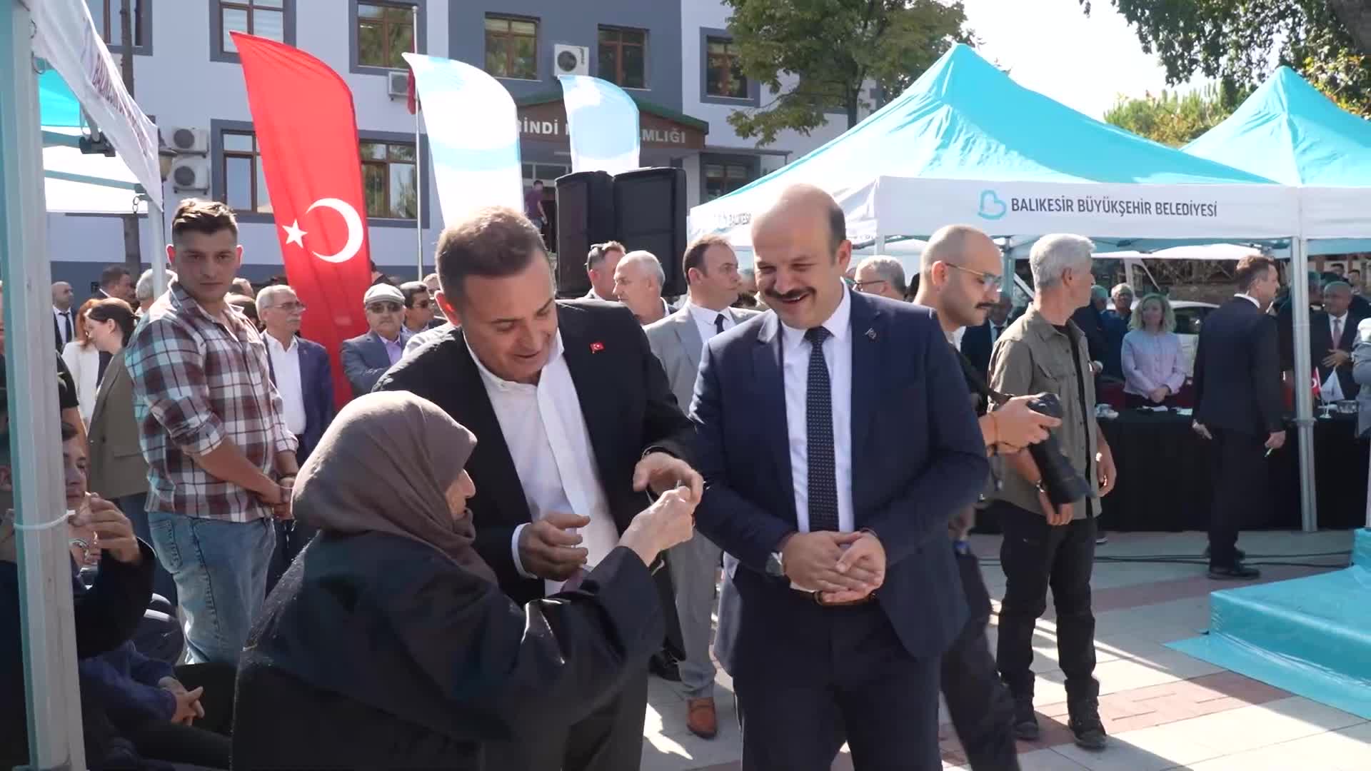 Balıkesir Büyükşehir Belediye Başkanı Akın, İvrindi sakinleriyle buluştu