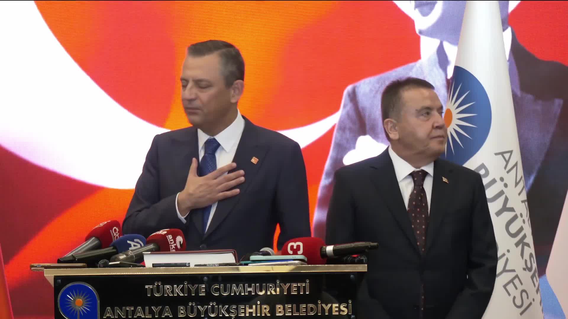 Özgür Özel'den "Cumhurbaşkanlığına yakıştırdığınız bir aday var mı'' sorusuna yanıt: "Aday belirlemiyoruz, cumhurbaşkanı belirliyoruz"