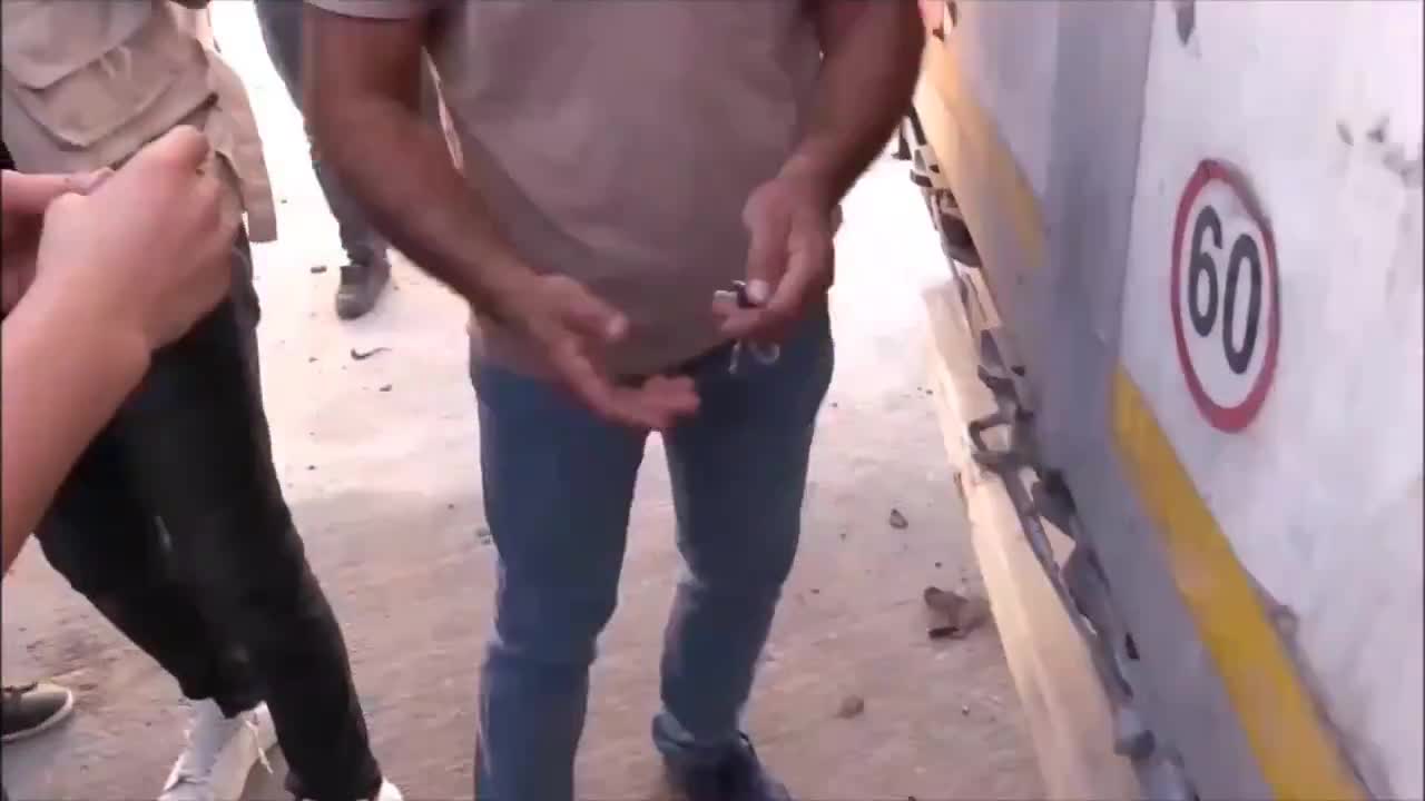 Akçakale Sınır Kapısı'nda Türk Gıda Kodeksi'ne aykırı olduğu belirlenen 79 ton bozuk ceviz içi ele geçirildi