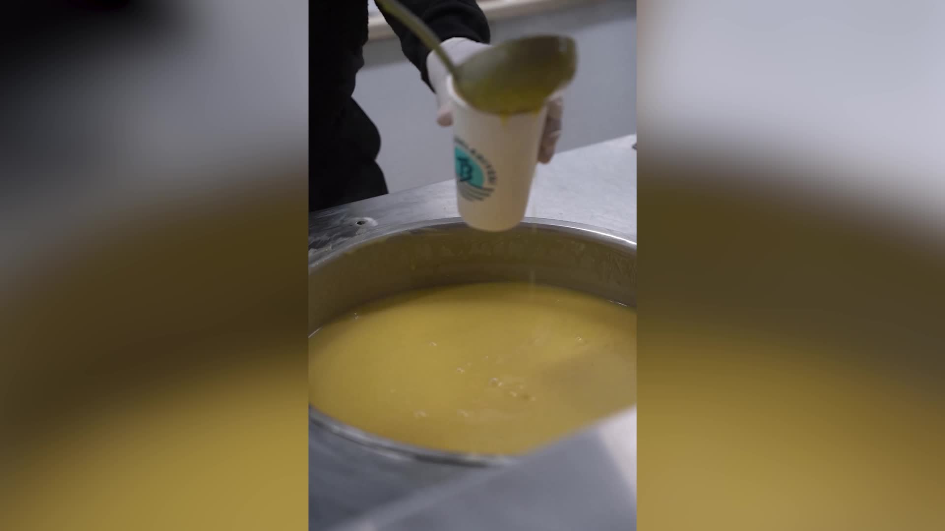 Tuzla Belediye Başkan Bingöl’den işe giden vatandaşlara çorba ve simit ikramı