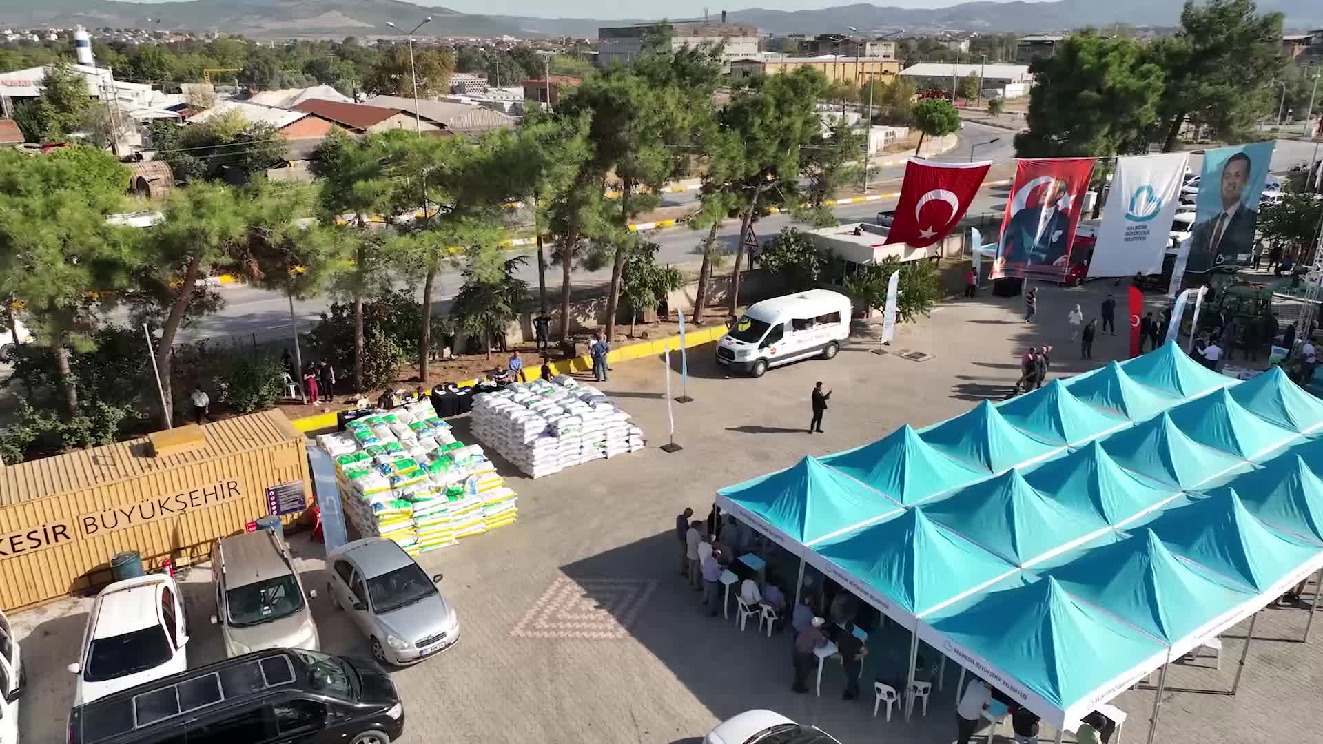 Balıkesir Büyükşehir Belediyesi’nden Gönenli üreticiye süt otu tohumu desteği