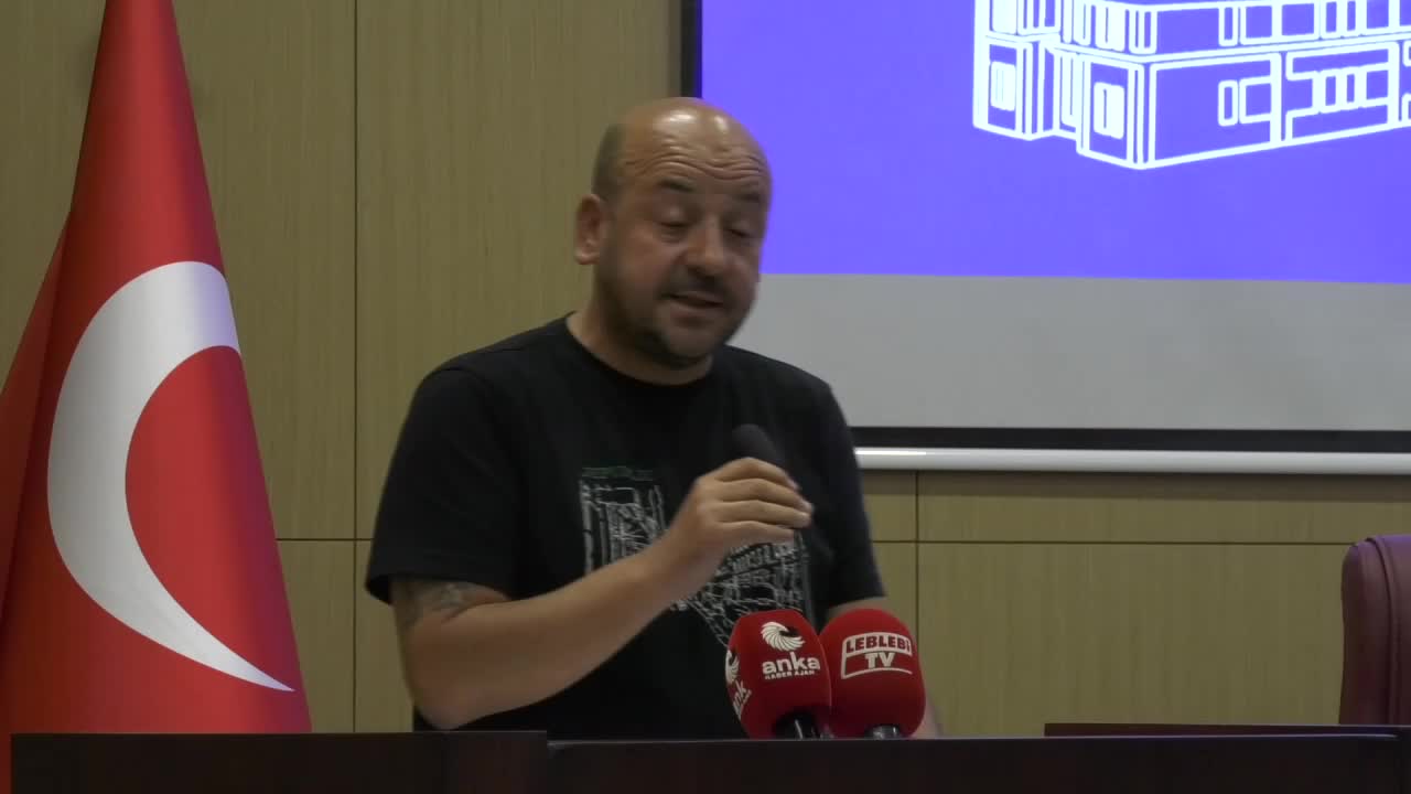 Çorum Belediye Meclisi'nin CHP'li üyesi Yılmaz: Eski belediye başkanı döneminde Roma Dönemi eserlerinin bulunduğu alan Anıtlar Kurulu'na sorulmadan imara açılmış