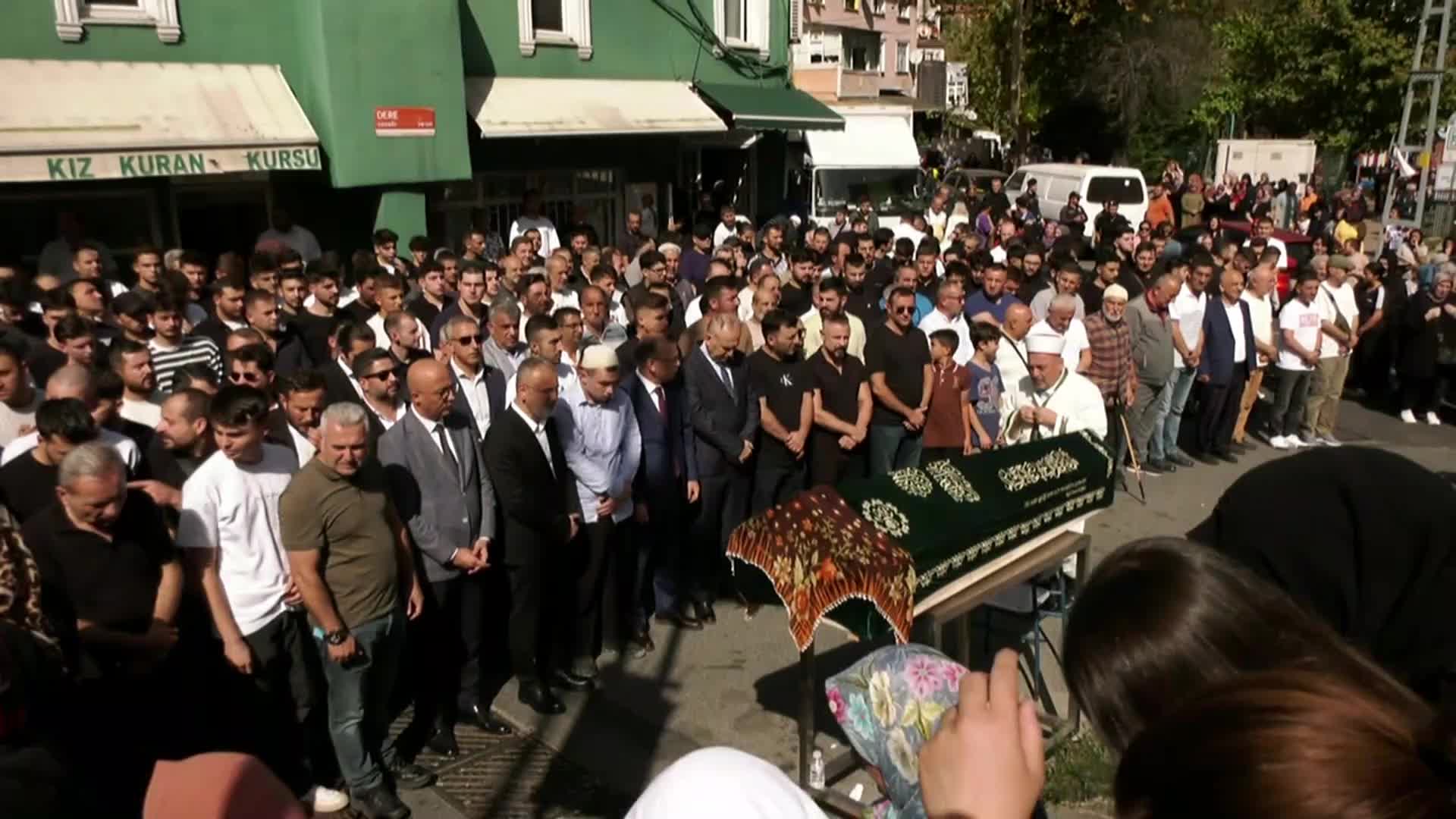 İstanbul'da katledilen Ayşenur Halil ile İkbal Uzuner son yolculuğuna uğurlandı