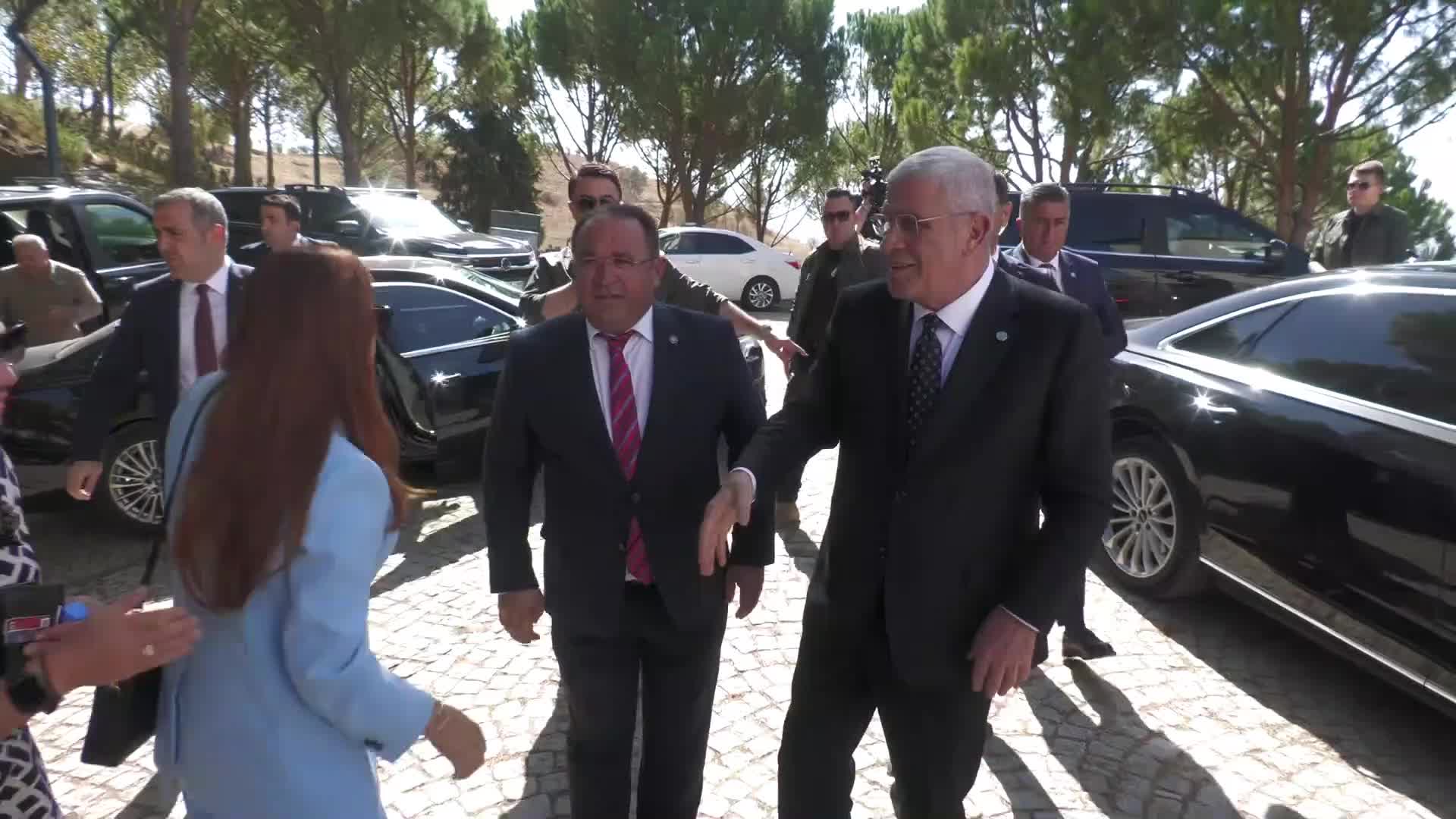 Müsavat Dervişoğlu, Adnan Menderes Demokrasi Müzesi'ni ziyaret etti