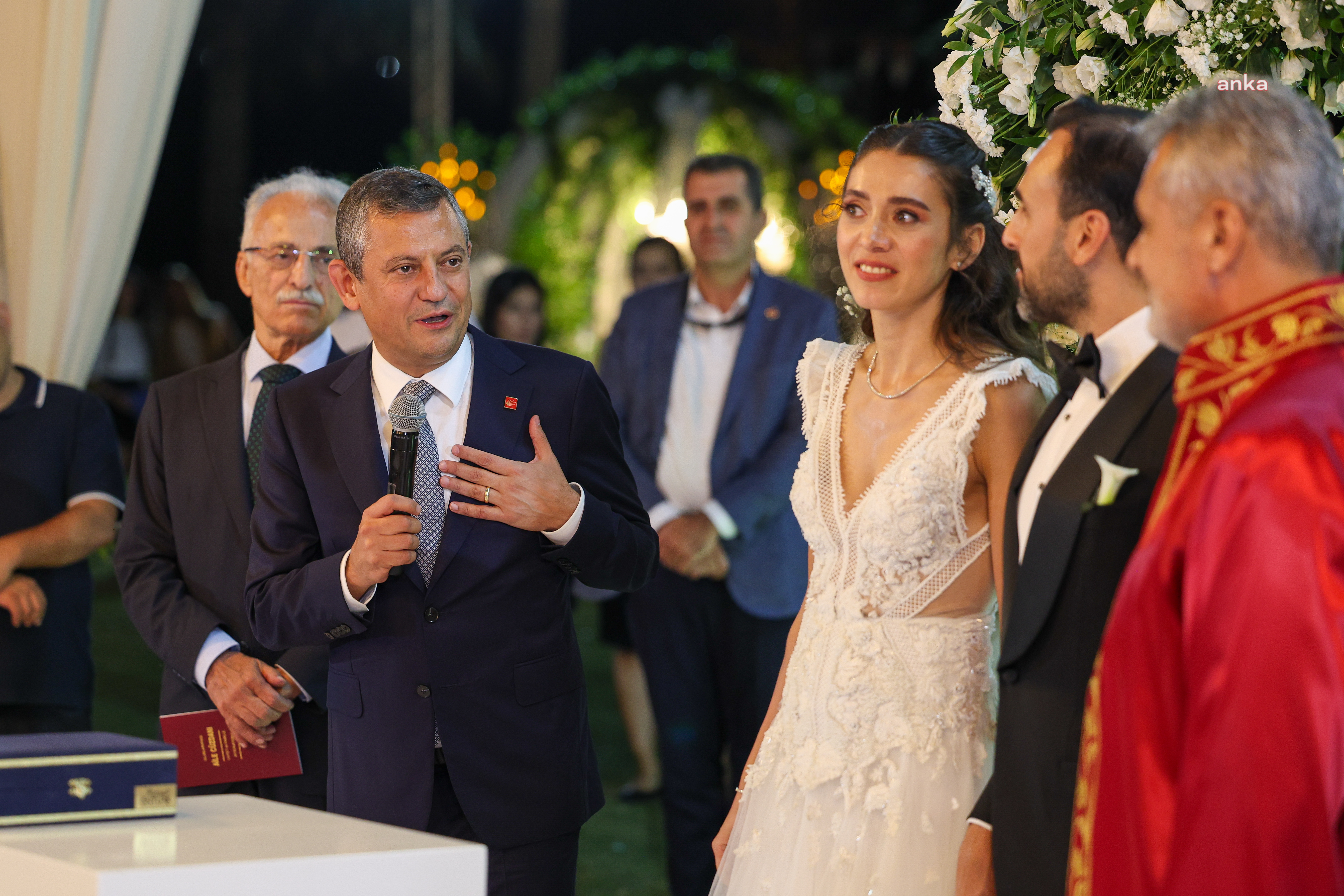 CHP Genel Başkanı Özgür Özel Yeliz ve Ünsal Çiftinin düğün törenine katıldı