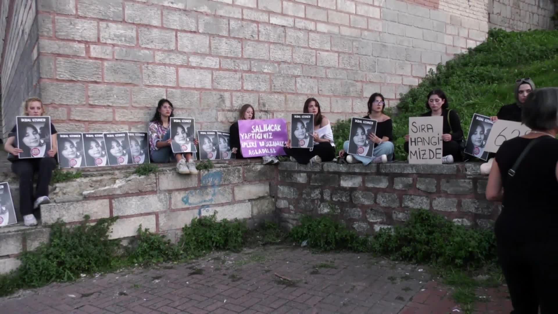 Edirnekapı Surları önündeki protestoya katılanlar isyanlarını gözyaşı içinde ANKA'ya anlattı: Bu ülkede nefes alamıyoruz, yürüyemiyoruz, korkuyoruz